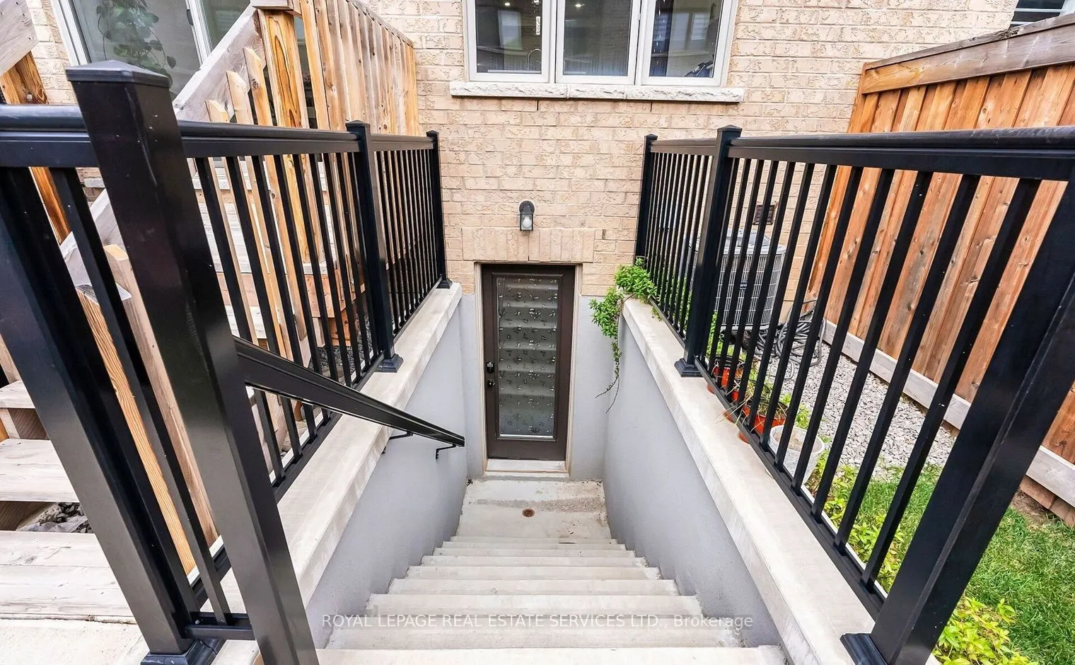 488 Parent Place #Lower