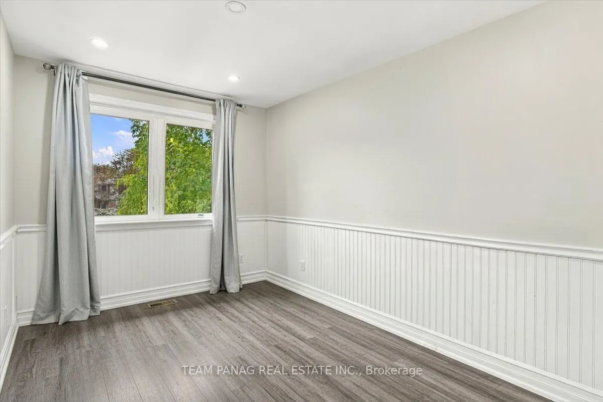 16 Groveland Court