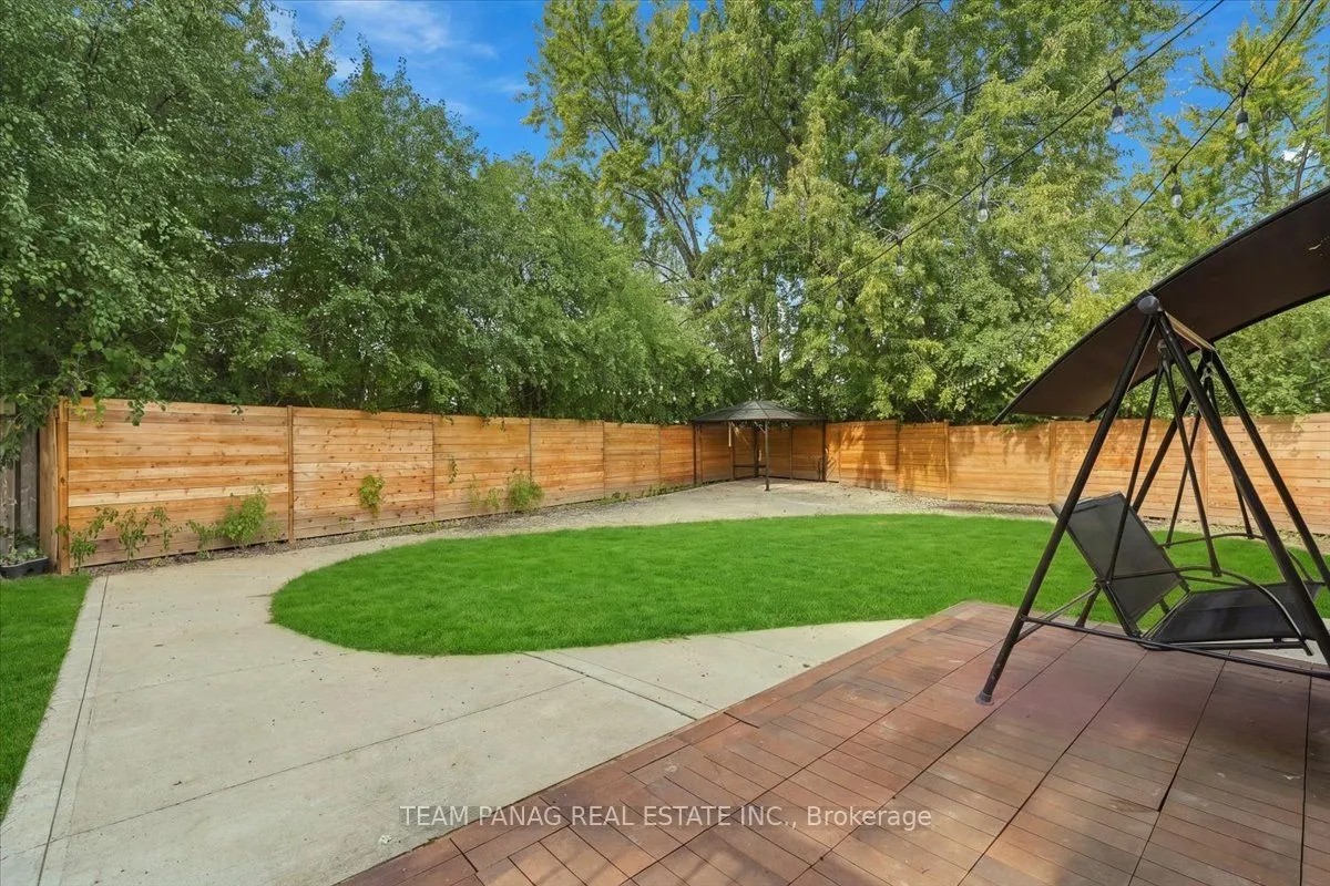 16 Groveland Court