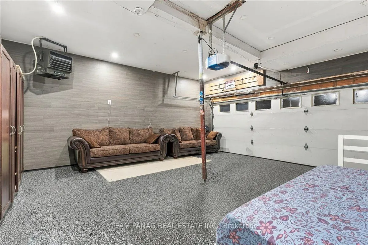 16 Groveland Court