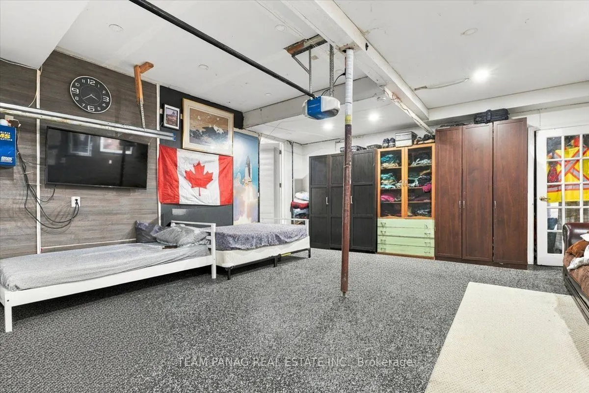 16 Groveland Court