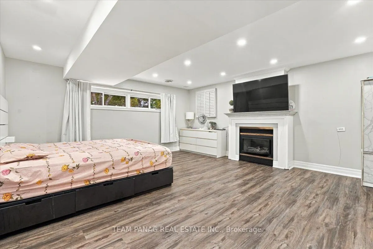 16 Groveland Court