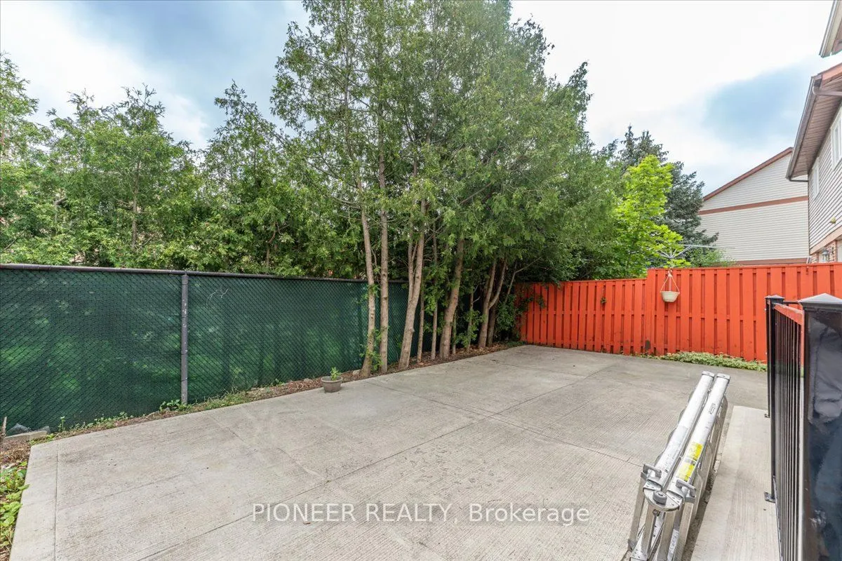 22 Wolverton Crescent