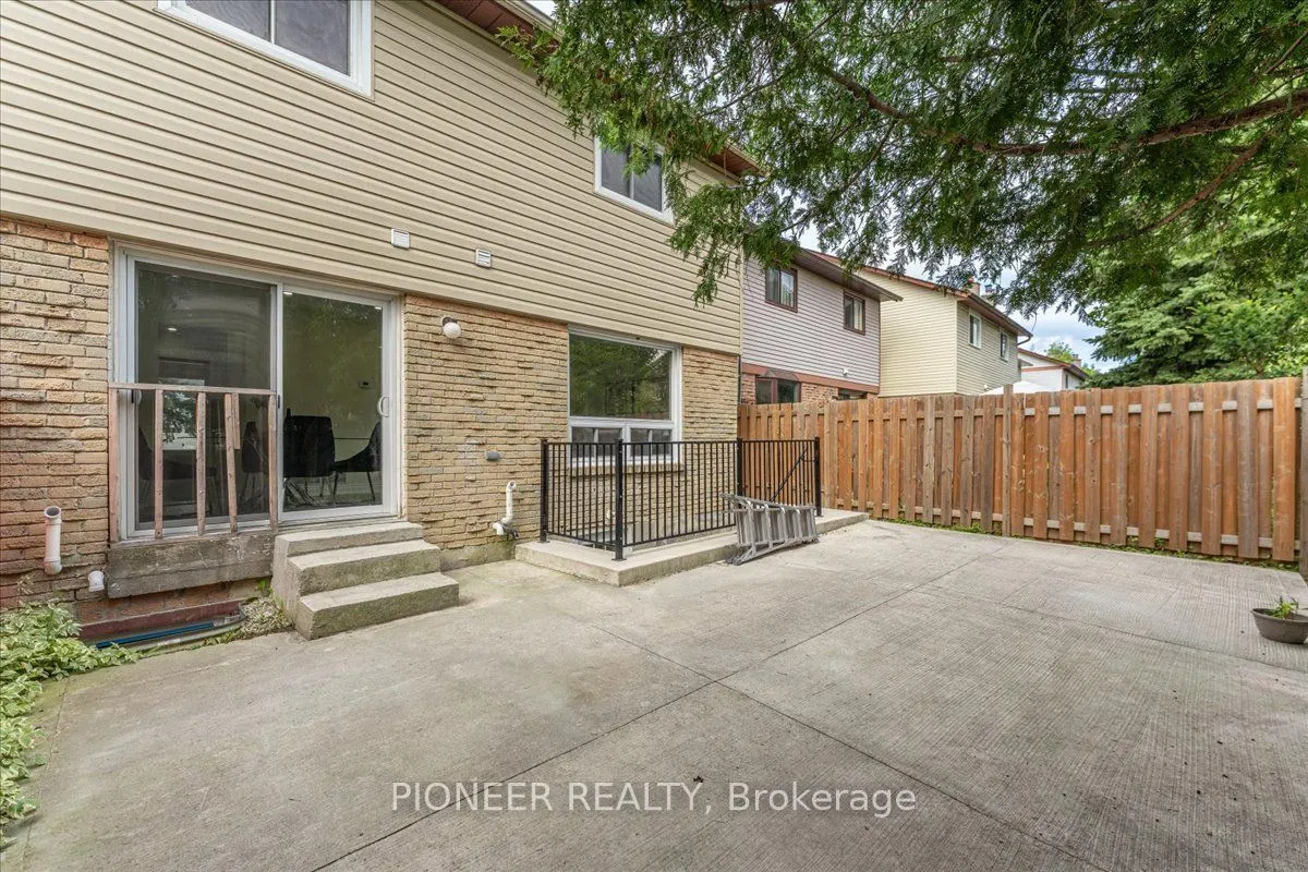 22 Wolverton Crescent