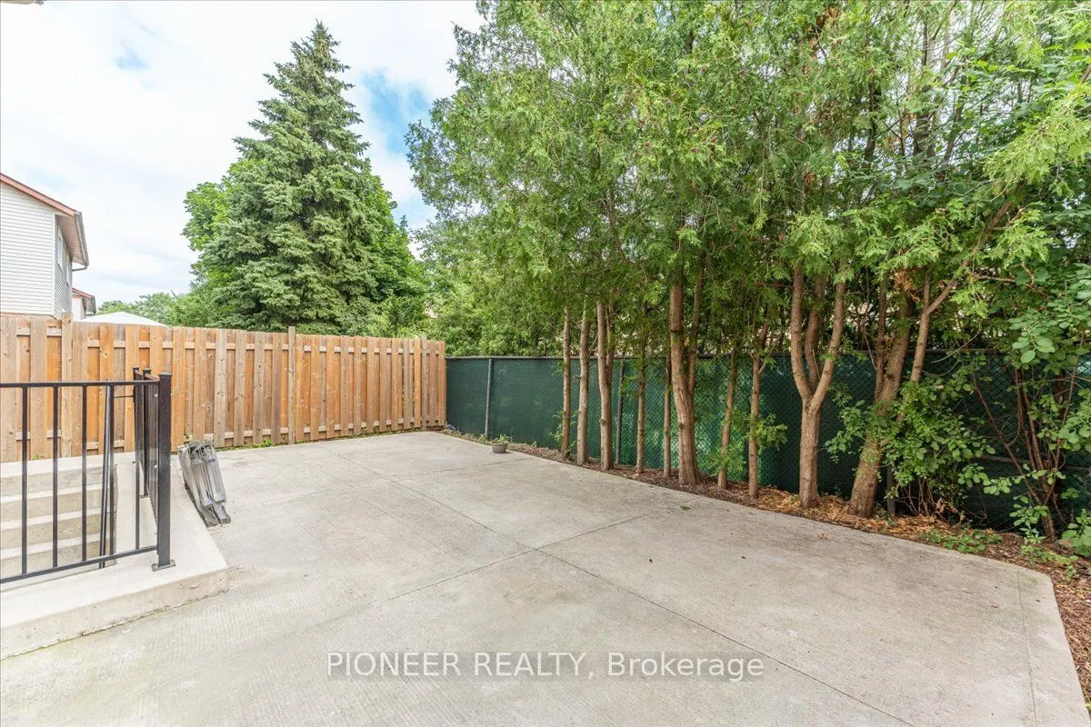 22 Wolverton Crescent