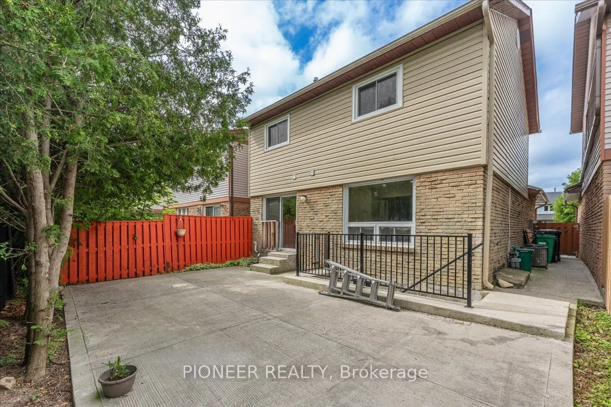 22 Wolverton Crescent