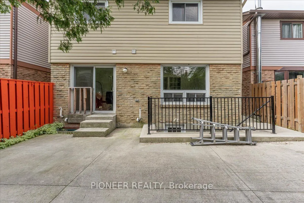 22 Wolverton Crescent