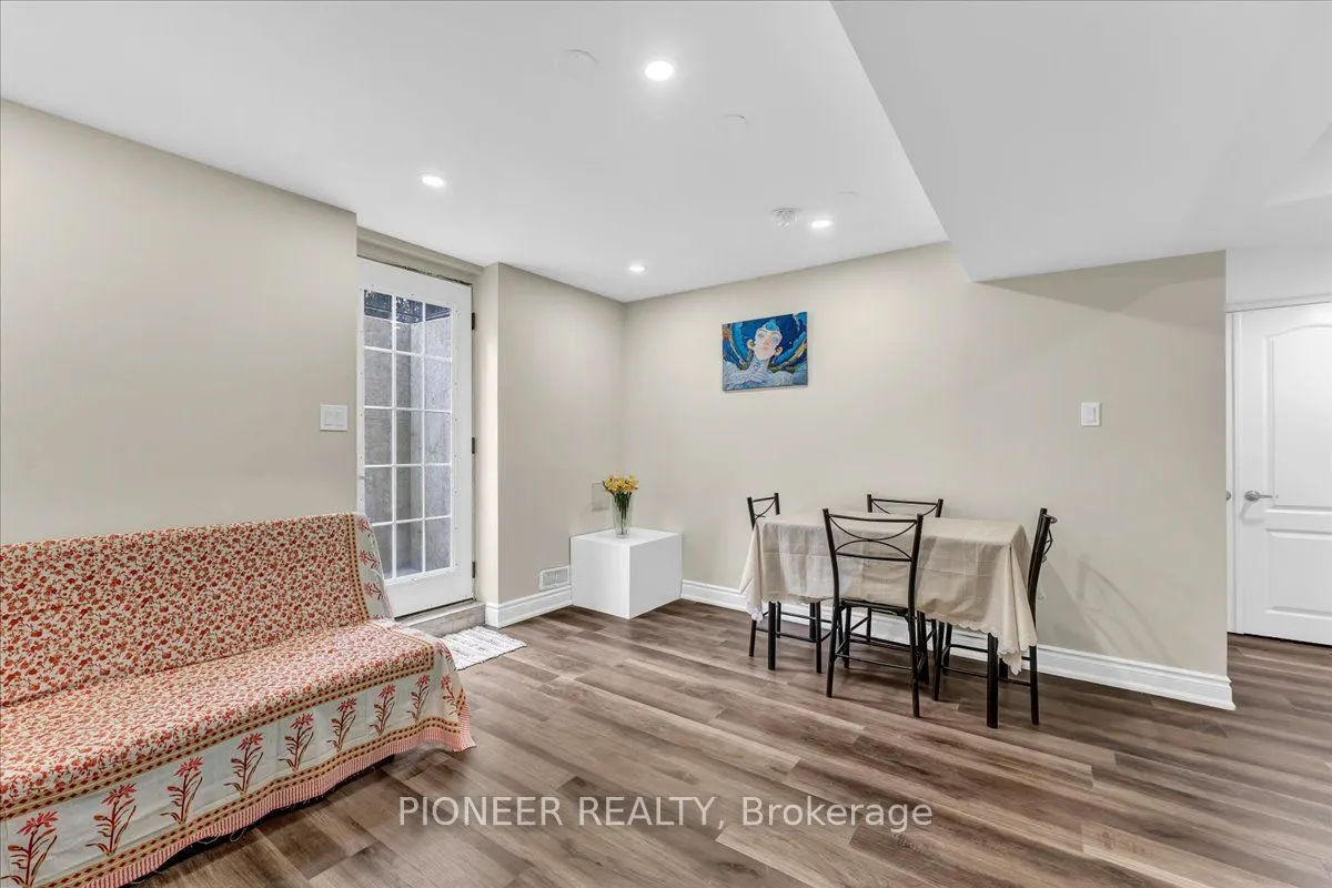 22 Wolverton Crescent