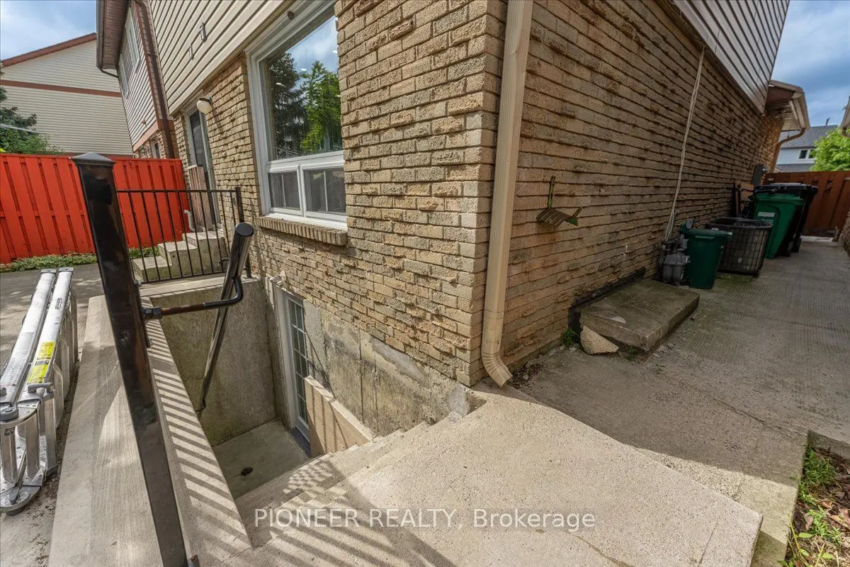 22 Wolverton Crescent
