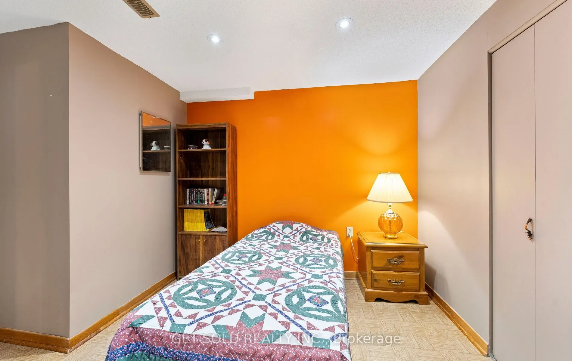 22 Almayo Crescent