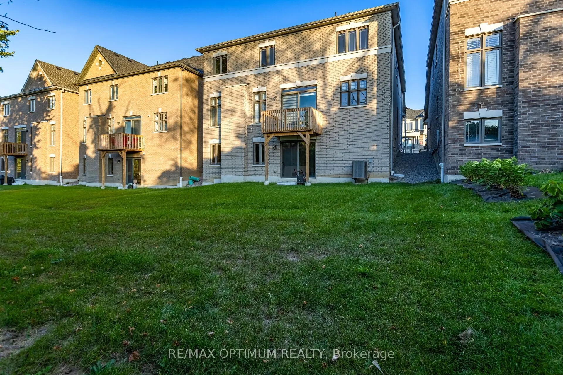 91 Raspberry Ridge Avenue