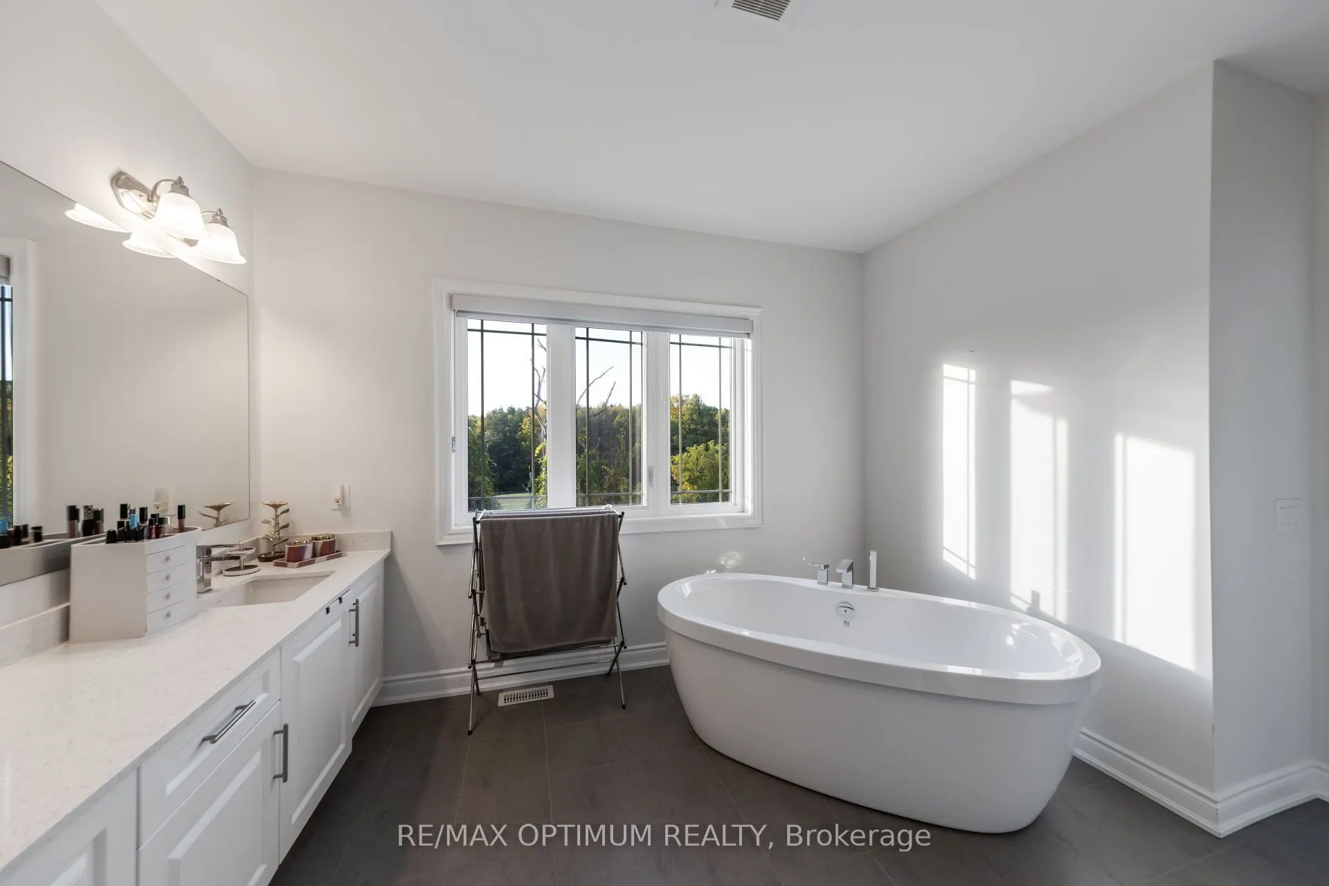 91 Raspberry Ridge Avenue