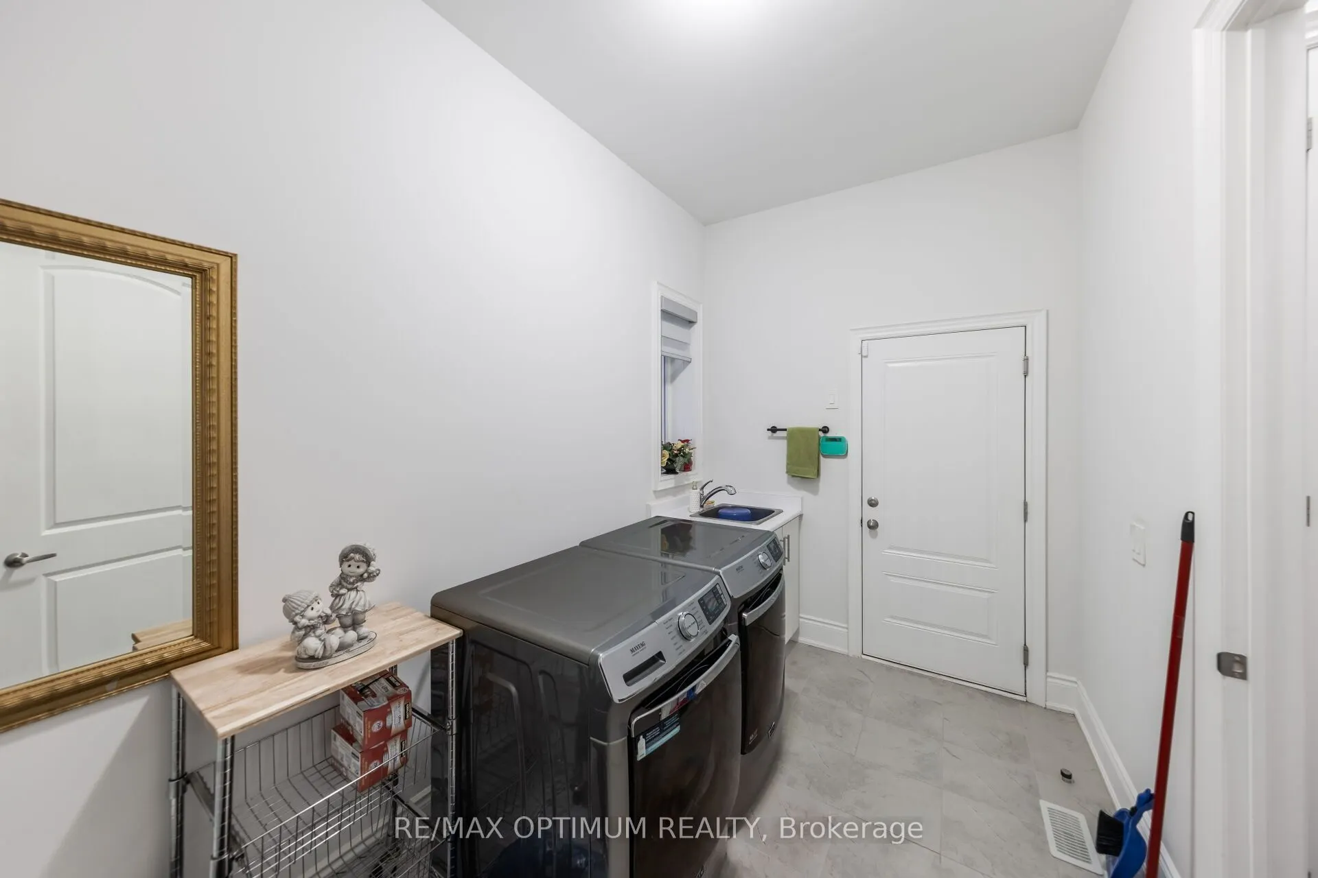 91 Raspberry Ridge Avenue