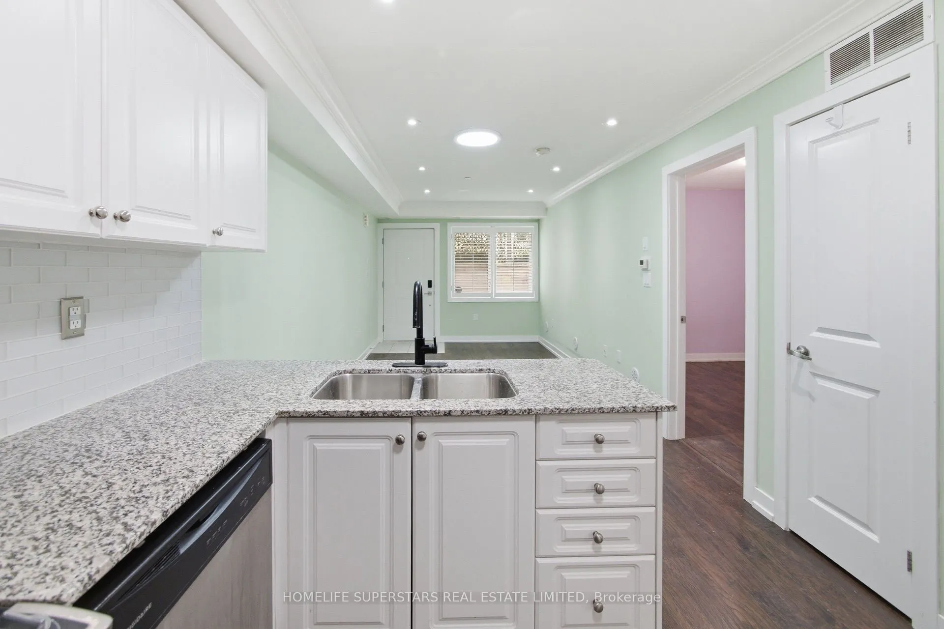8 Drummond Street #413