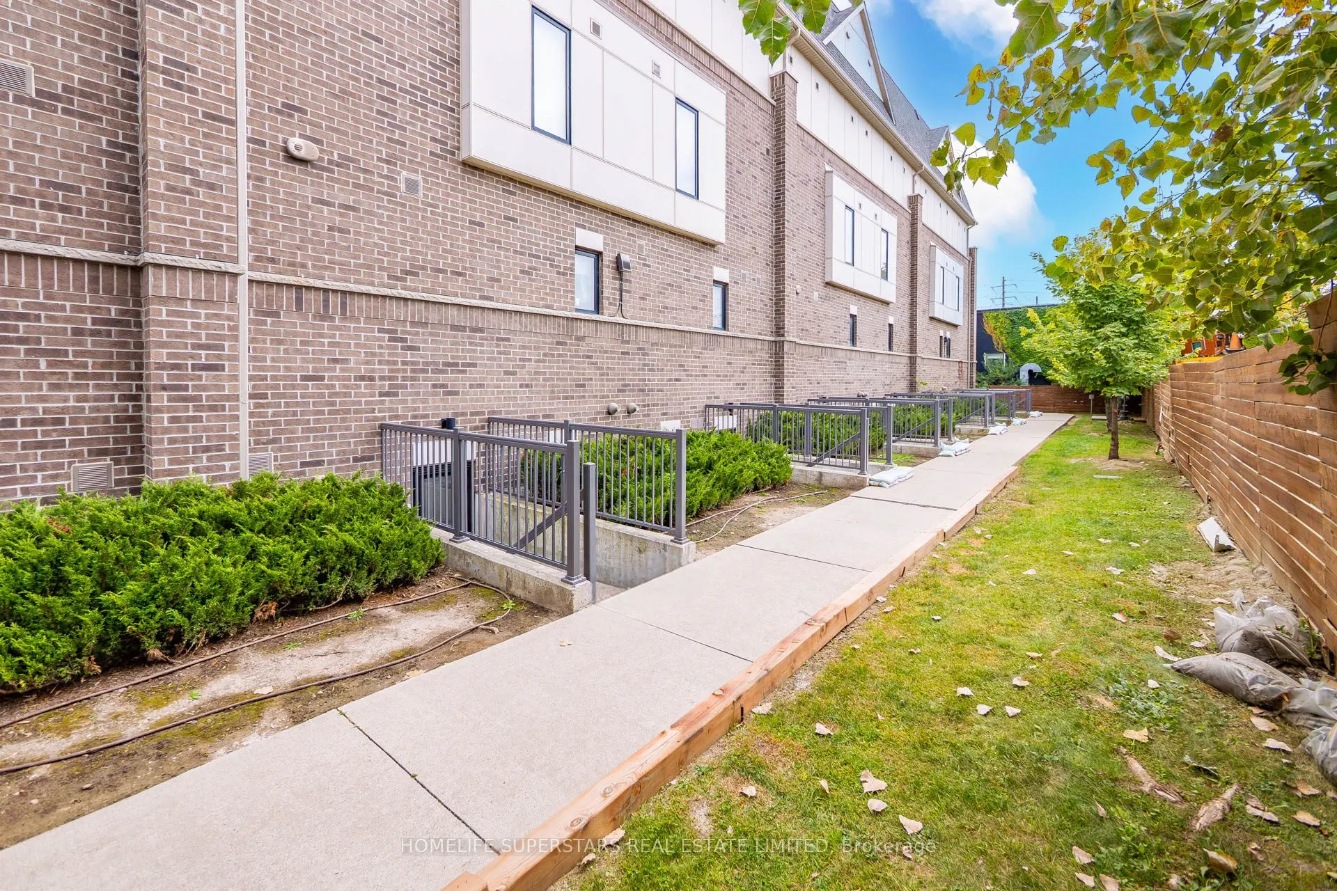 8 Drummond Street #413