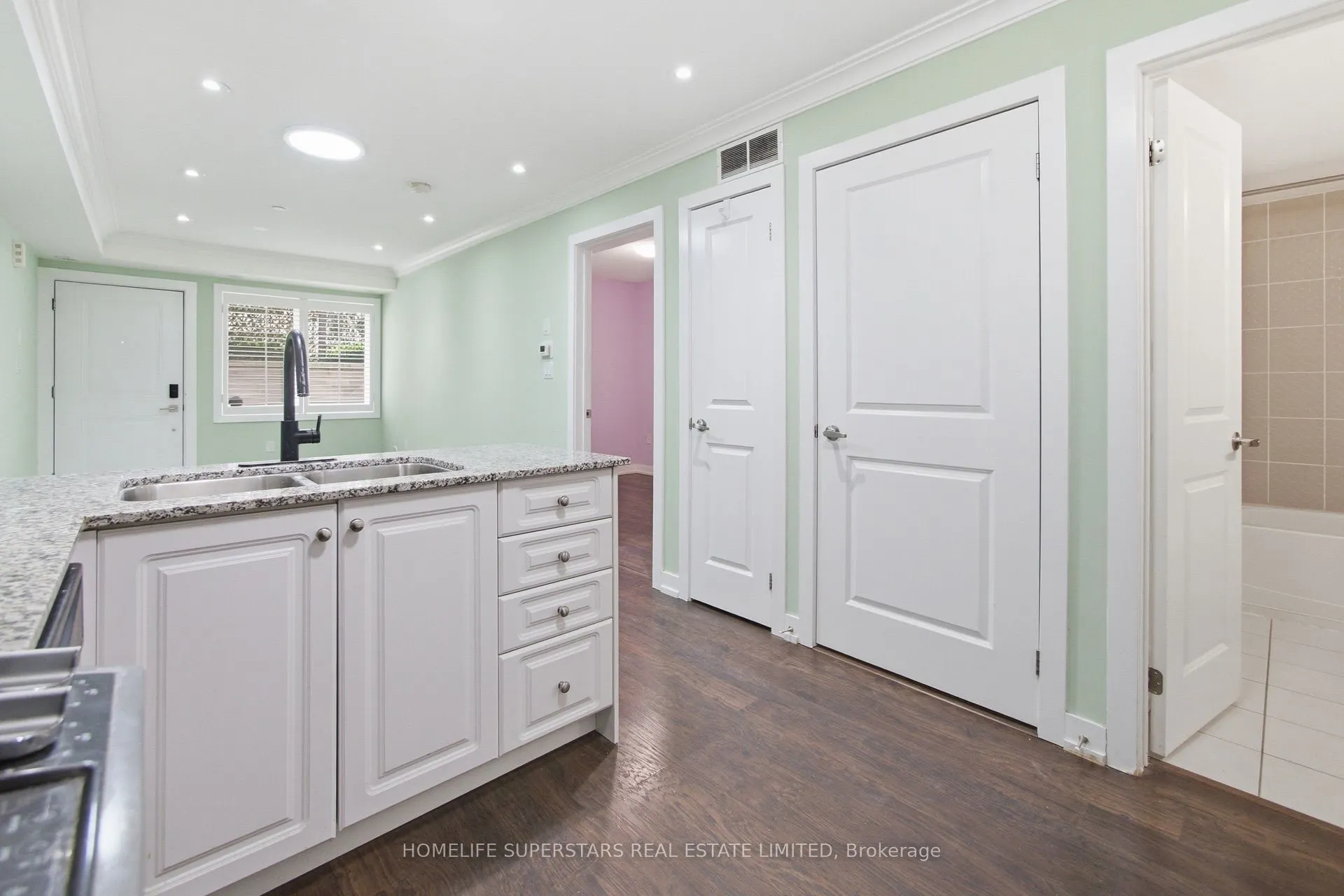 8 Drummond Street #413