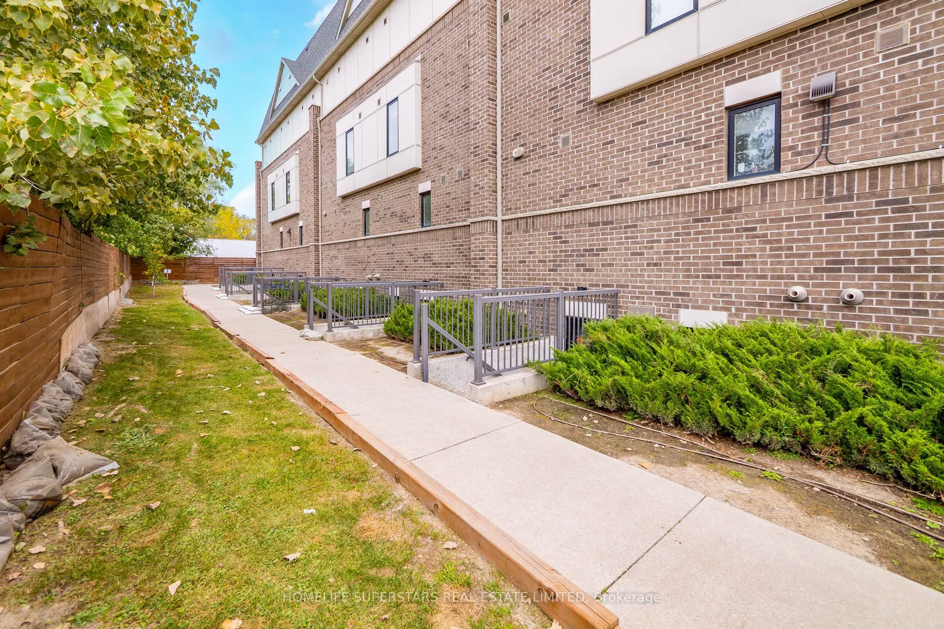 8 Drummond Street #413