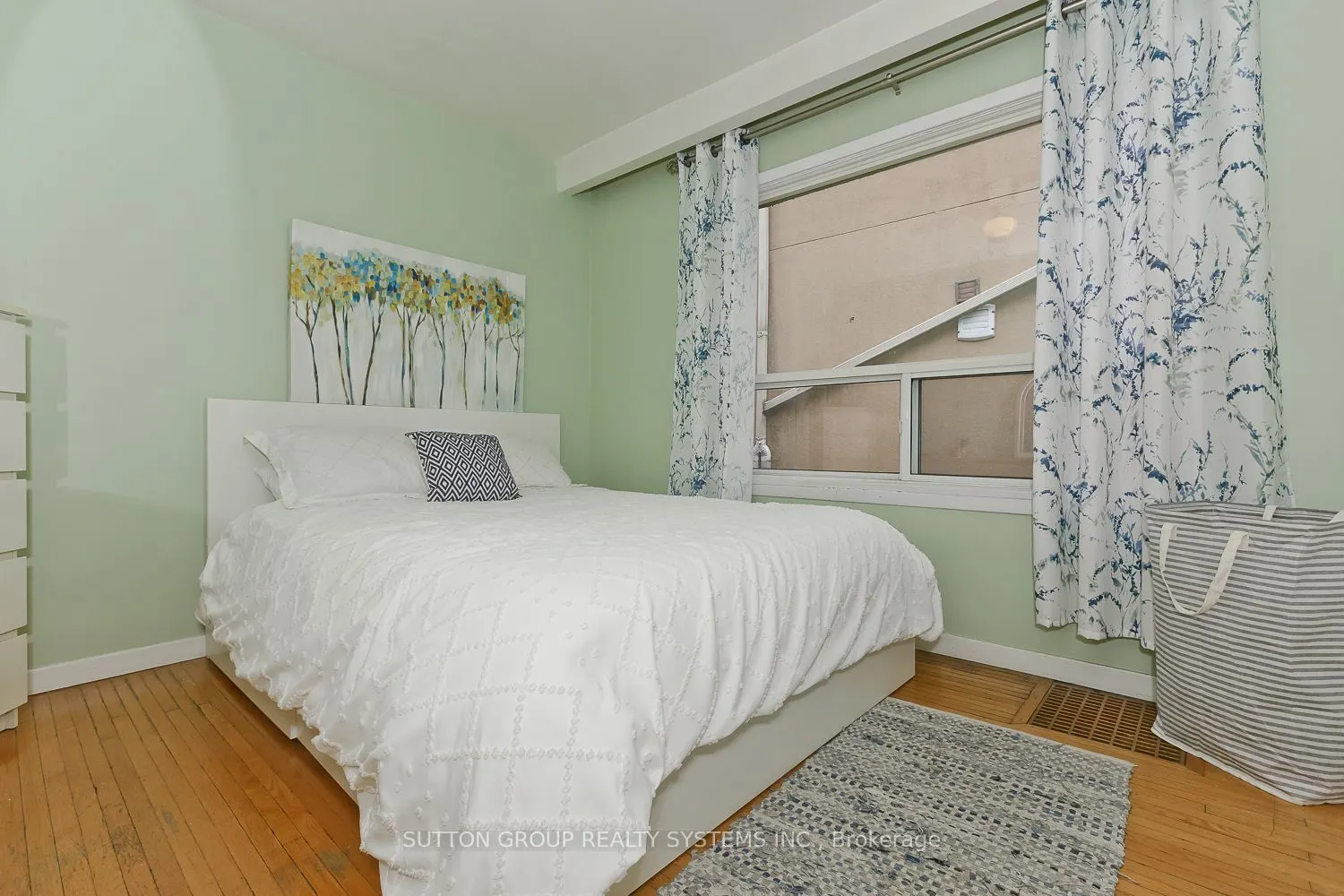 14 Lake Shore Drive