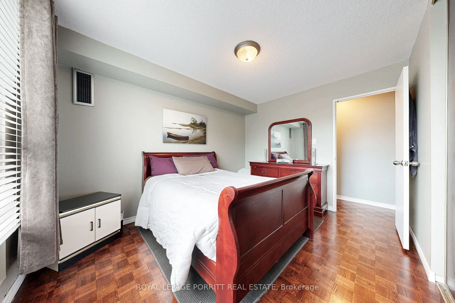 1535 Lakeshore Road E #201