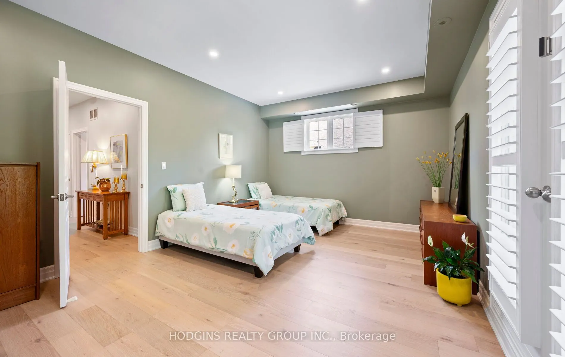 136 St Lawrence Drive #42
