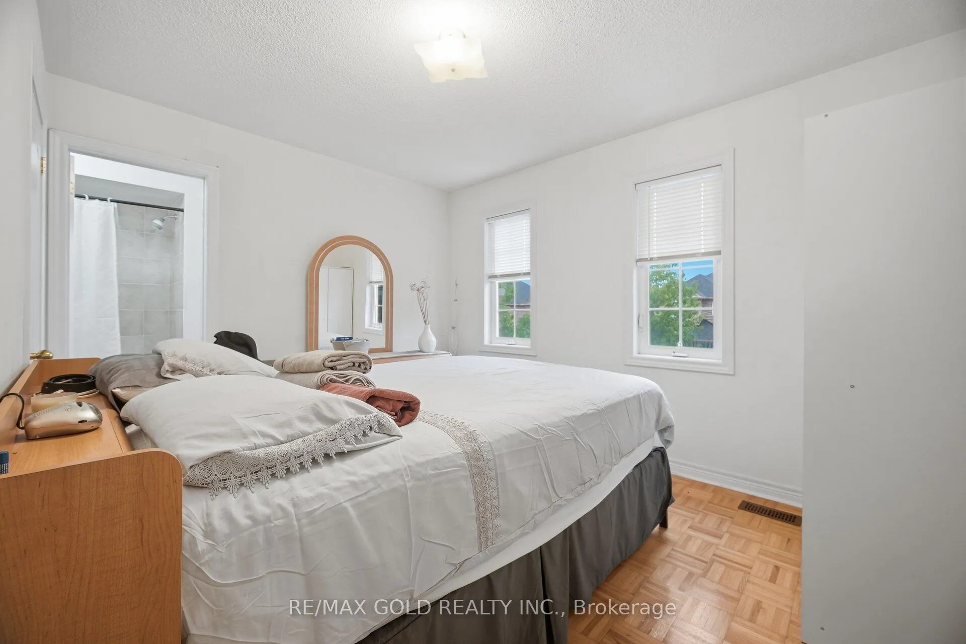 10 Sir Jacobs Crescent