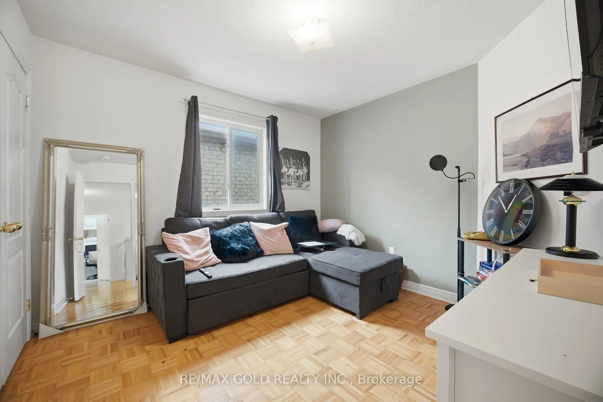 10 Sir Jacobs Crescent