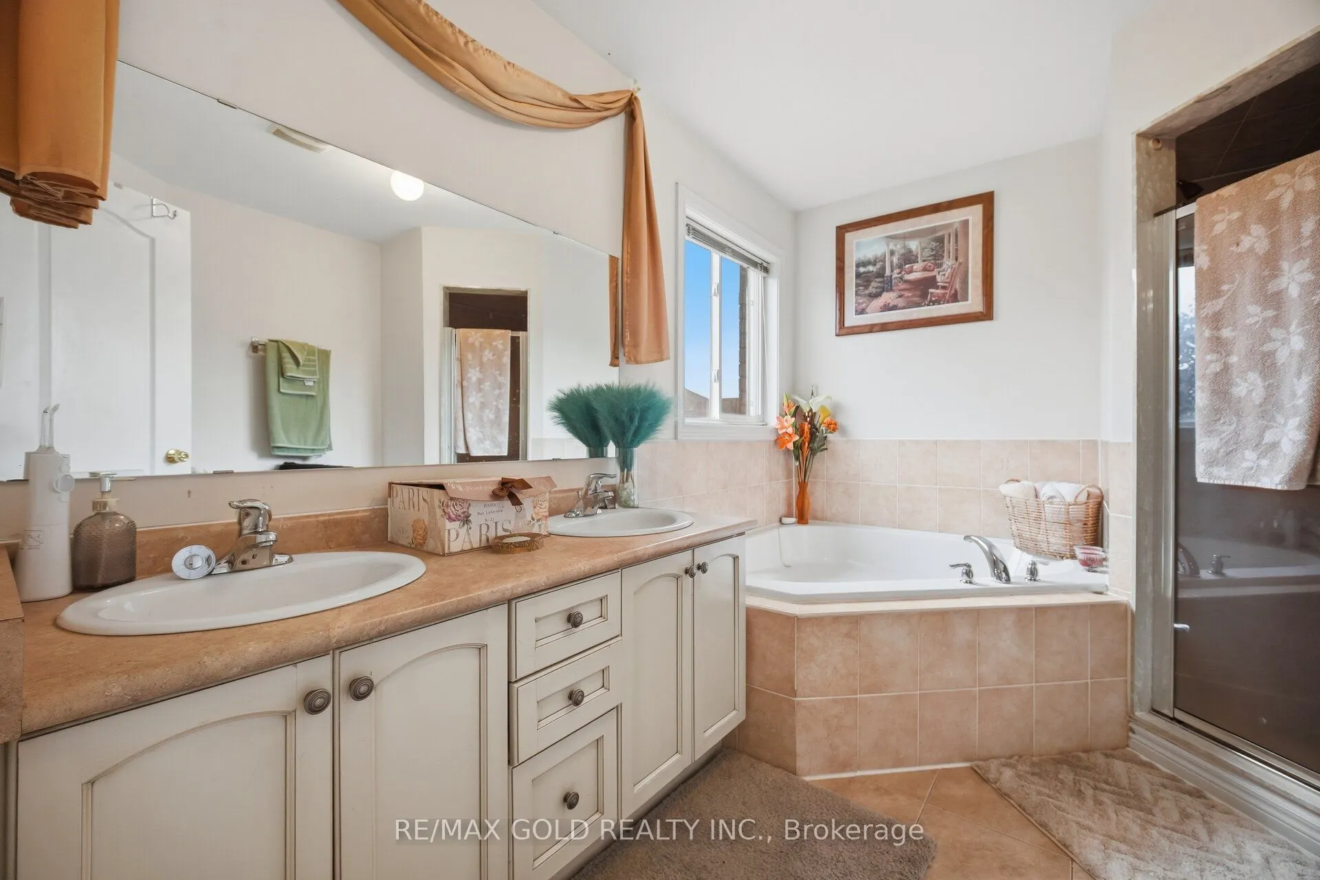 10 Sir Jacobs Crescent