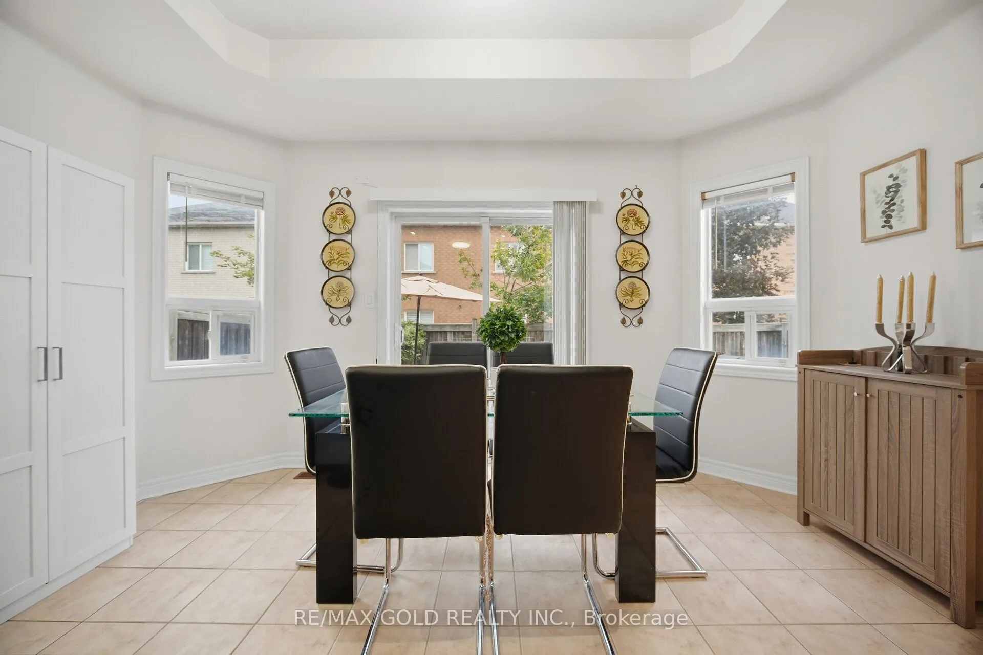 10 Sir Jacobs Crescent