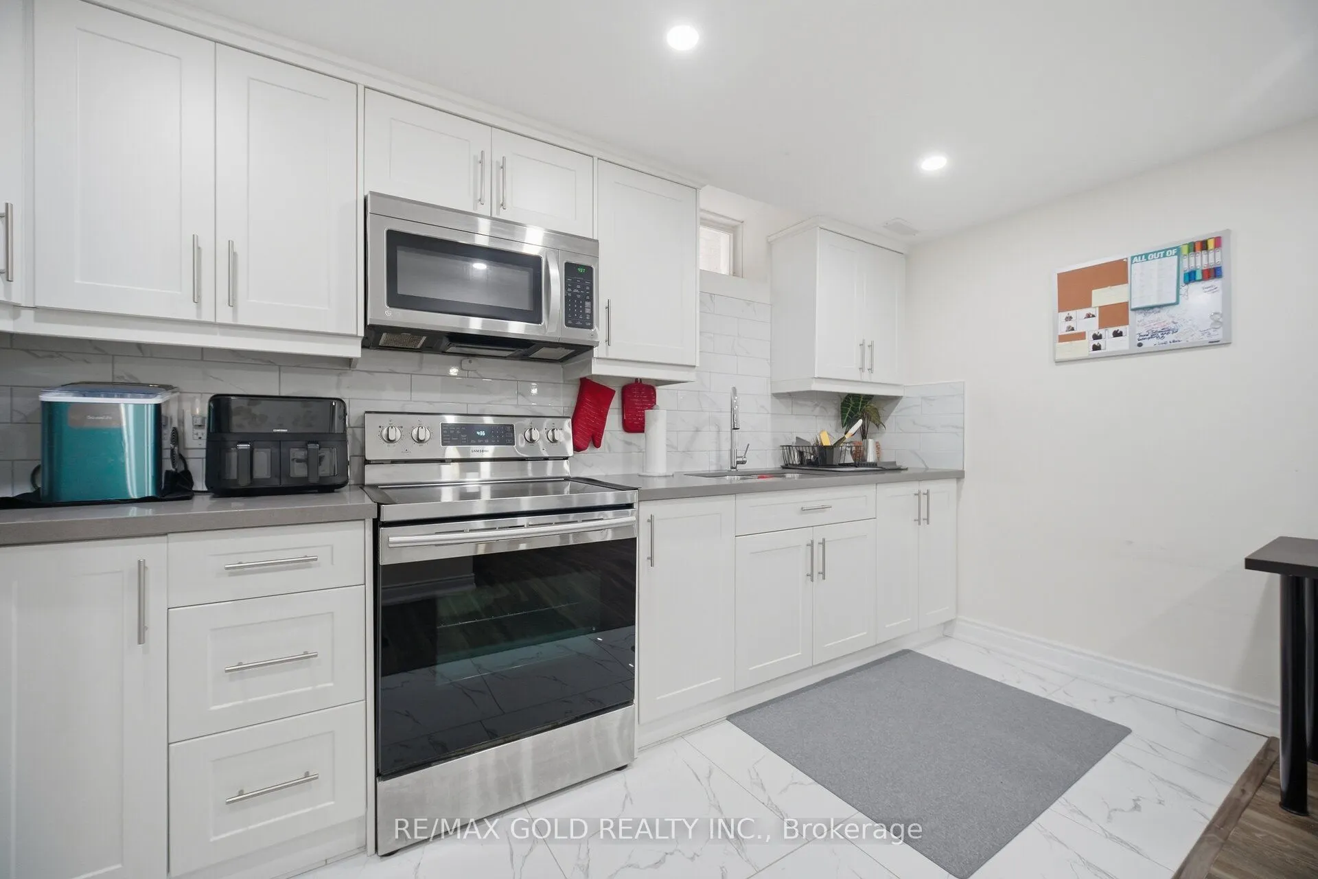 10 Sir Jacobs Crescent