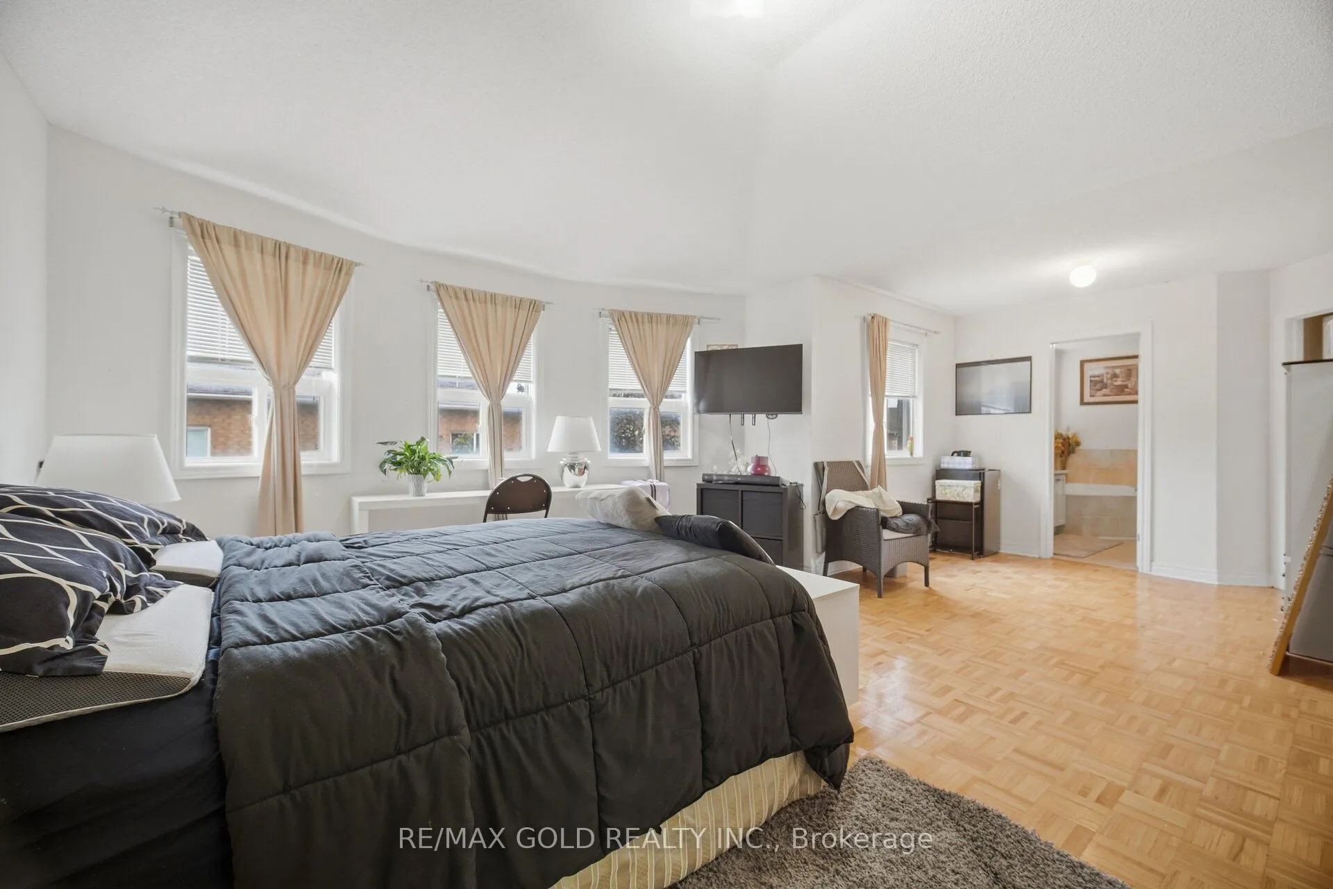 10 Sir Jacobs Crescent