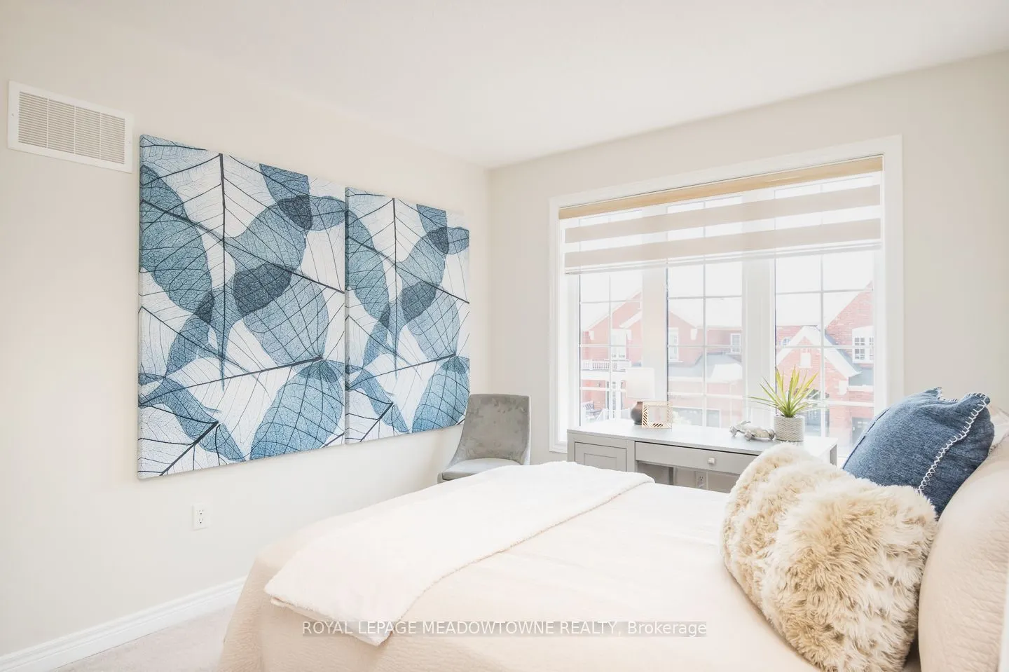 1079 Job Crescent