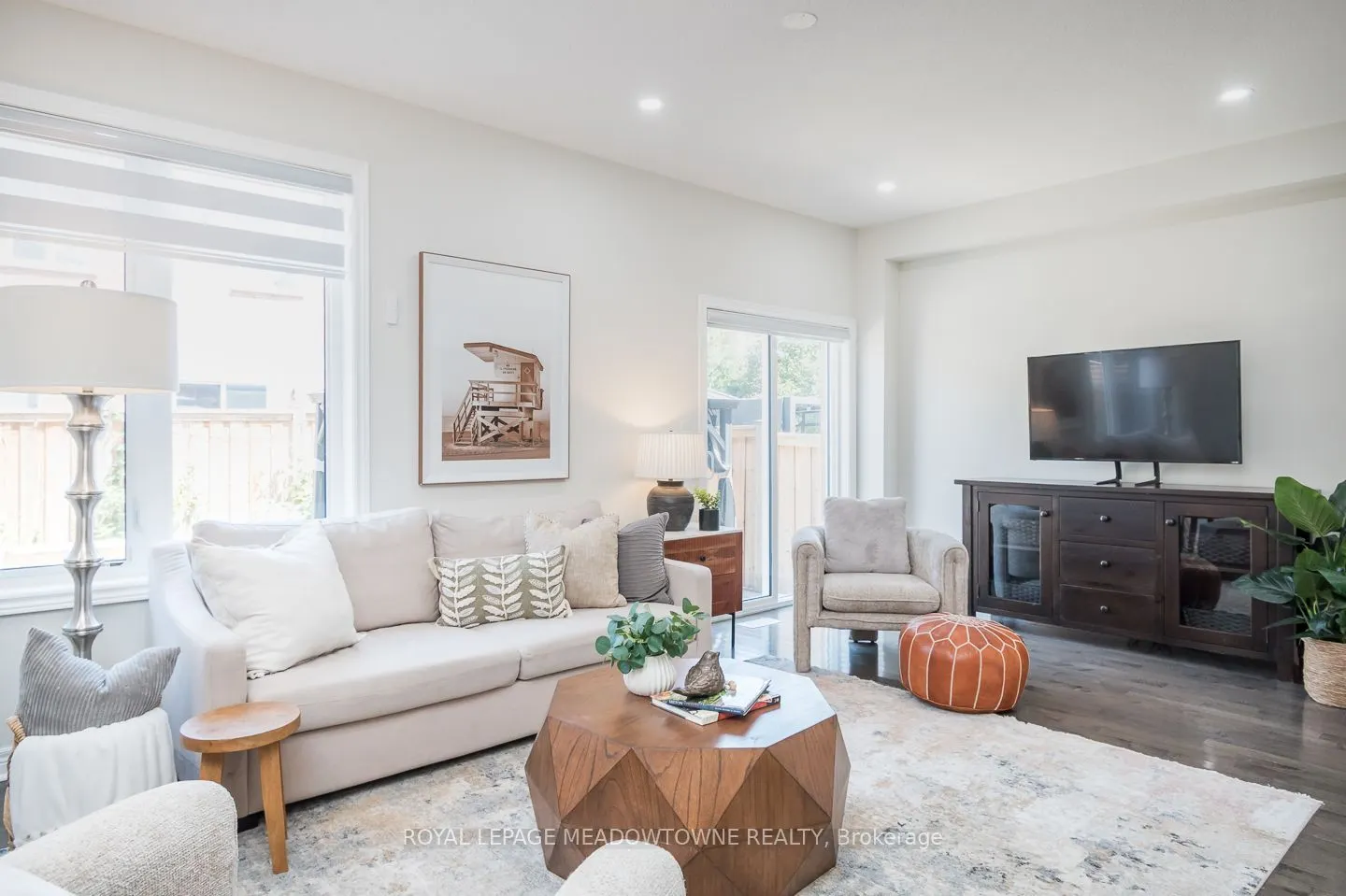 1079 Job Crescent