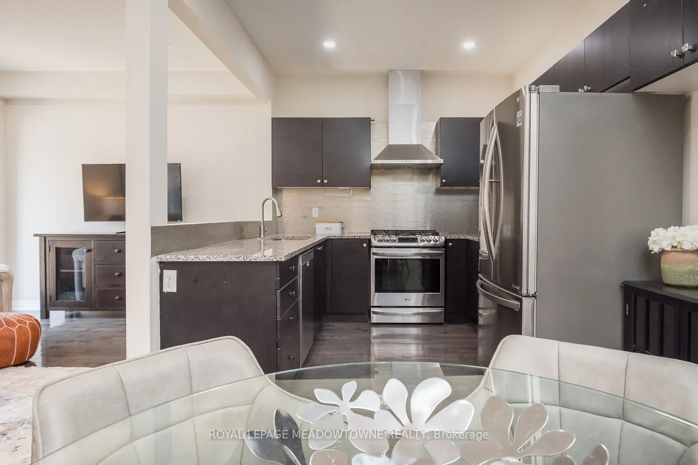 1079 Job Crescent