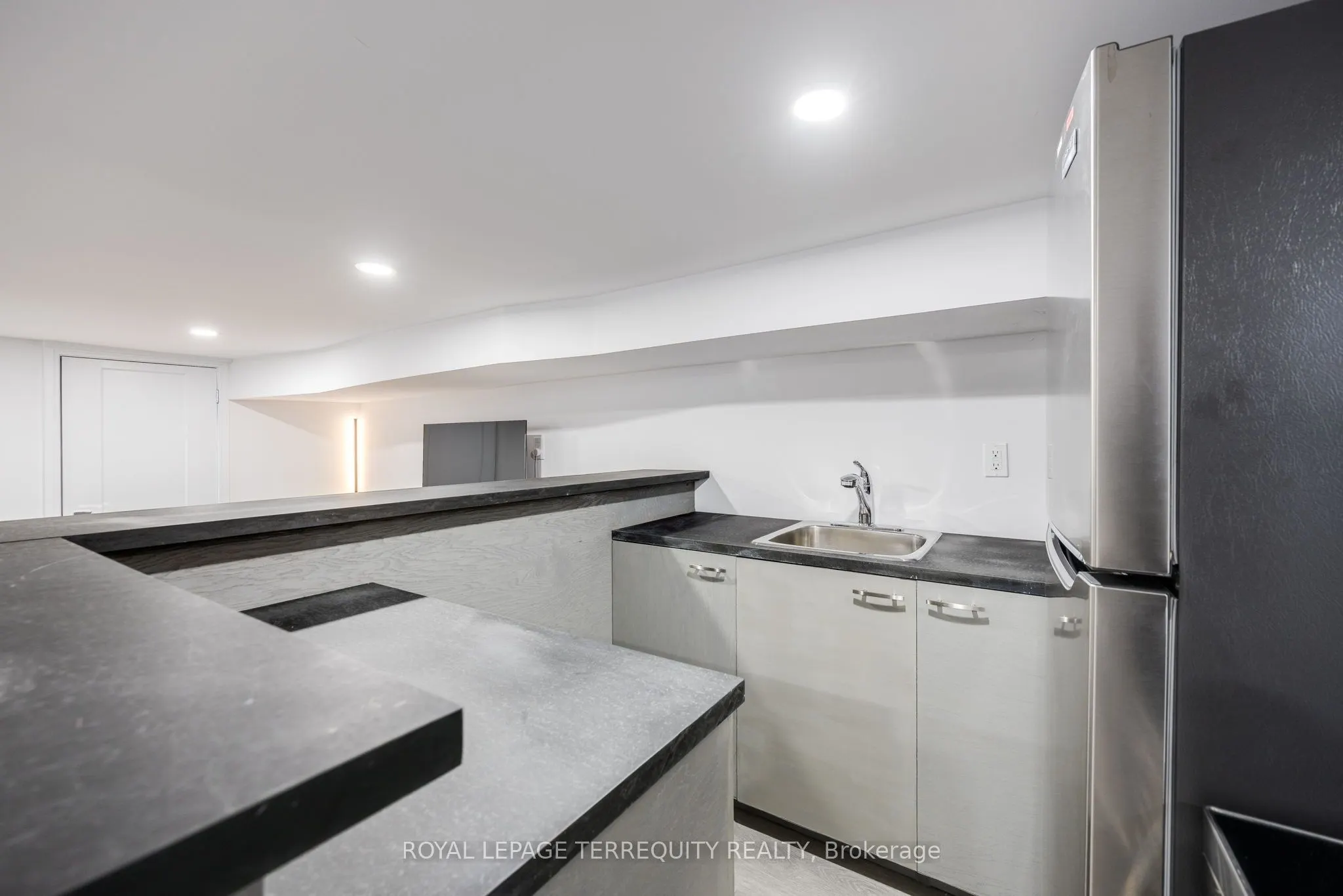 668 Indian Road #Bsmt