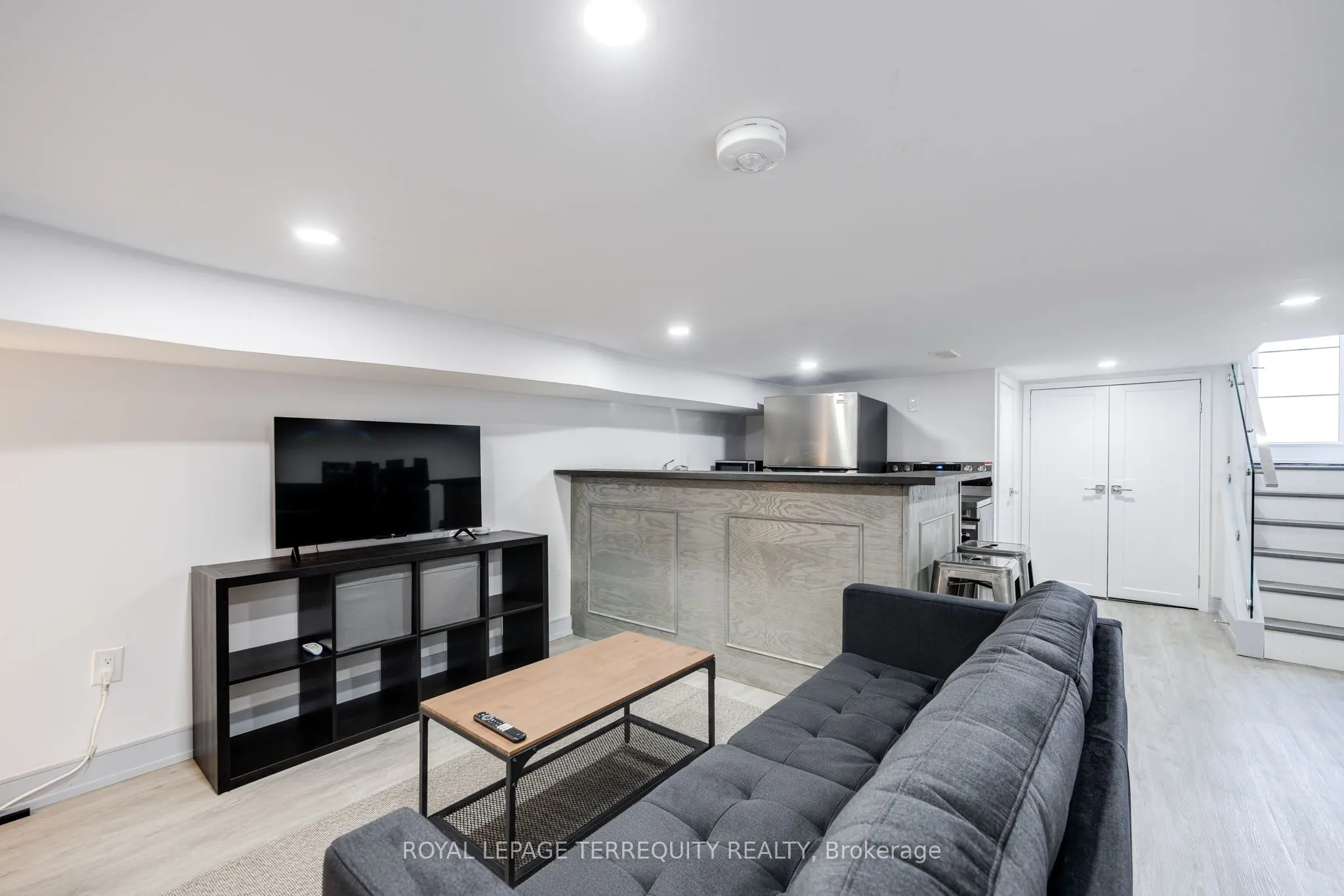 668 Indian Road #Bsmt
