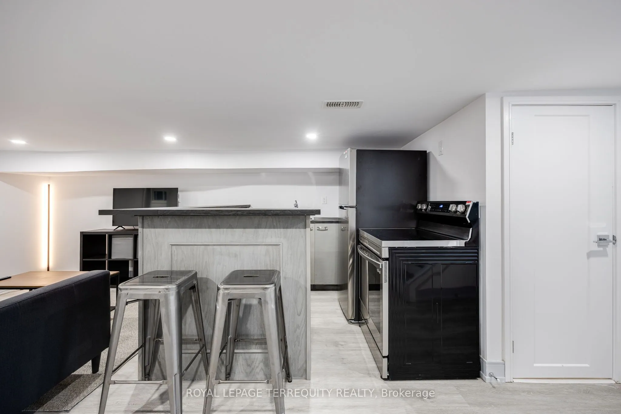 668 Indian Road #Bsmt
