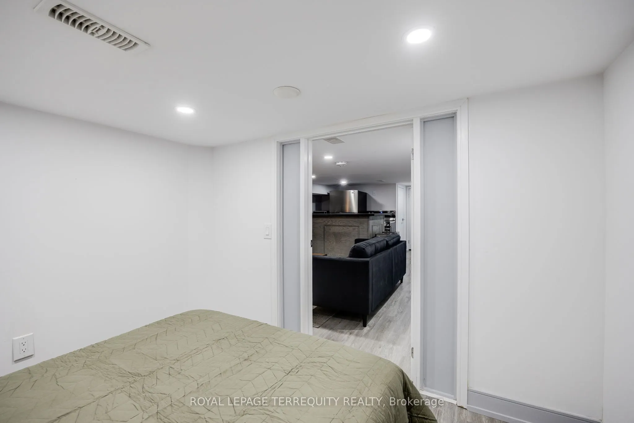 668 Indian Road #Bsmt