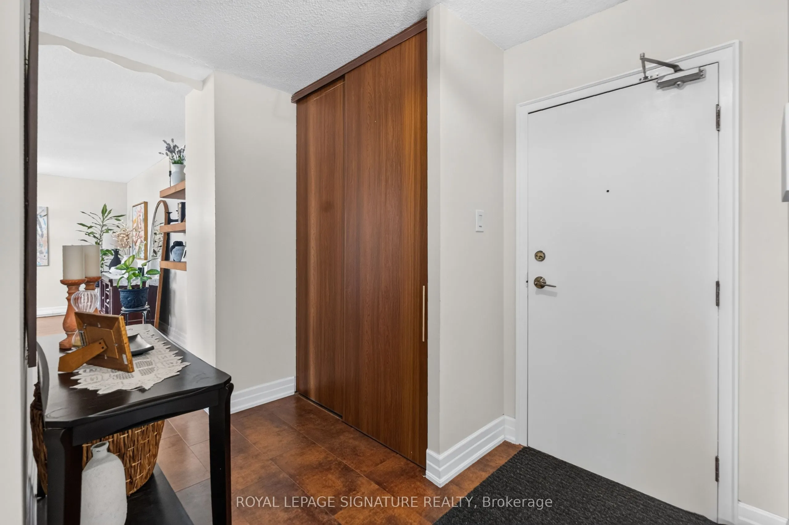 25 Kensington Road #1908