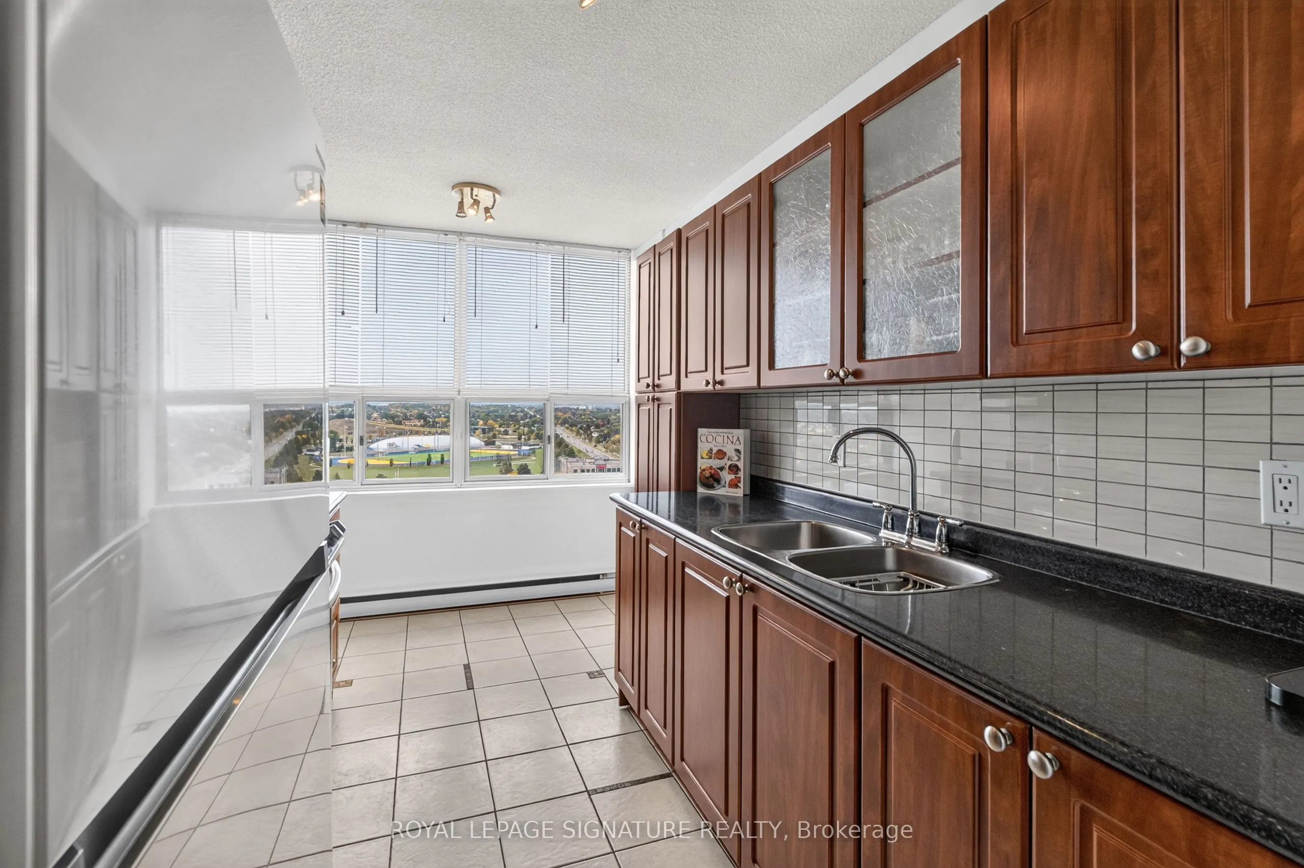 25 Kensington Road #1908
