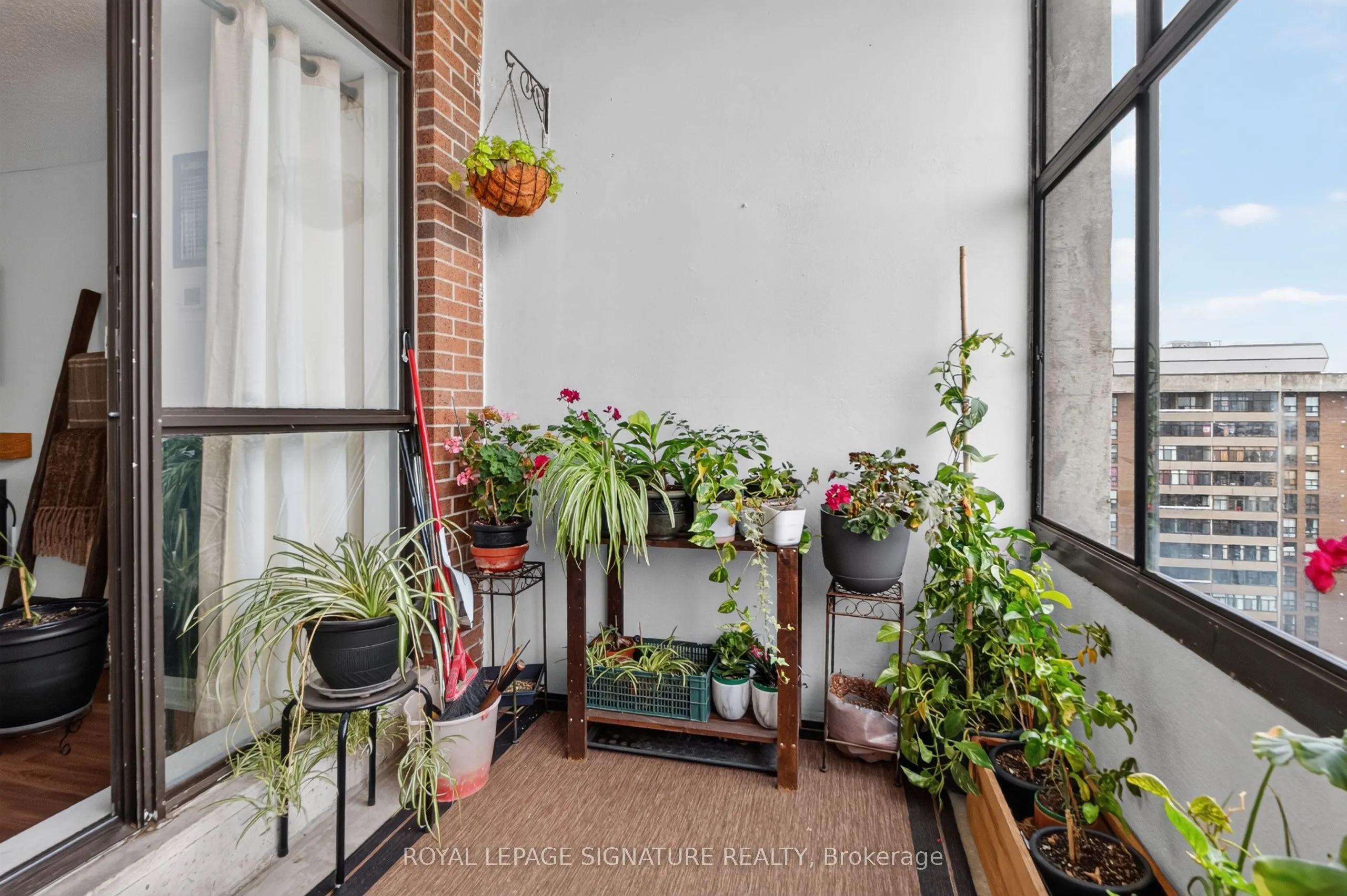 25 Kensington Road #1908