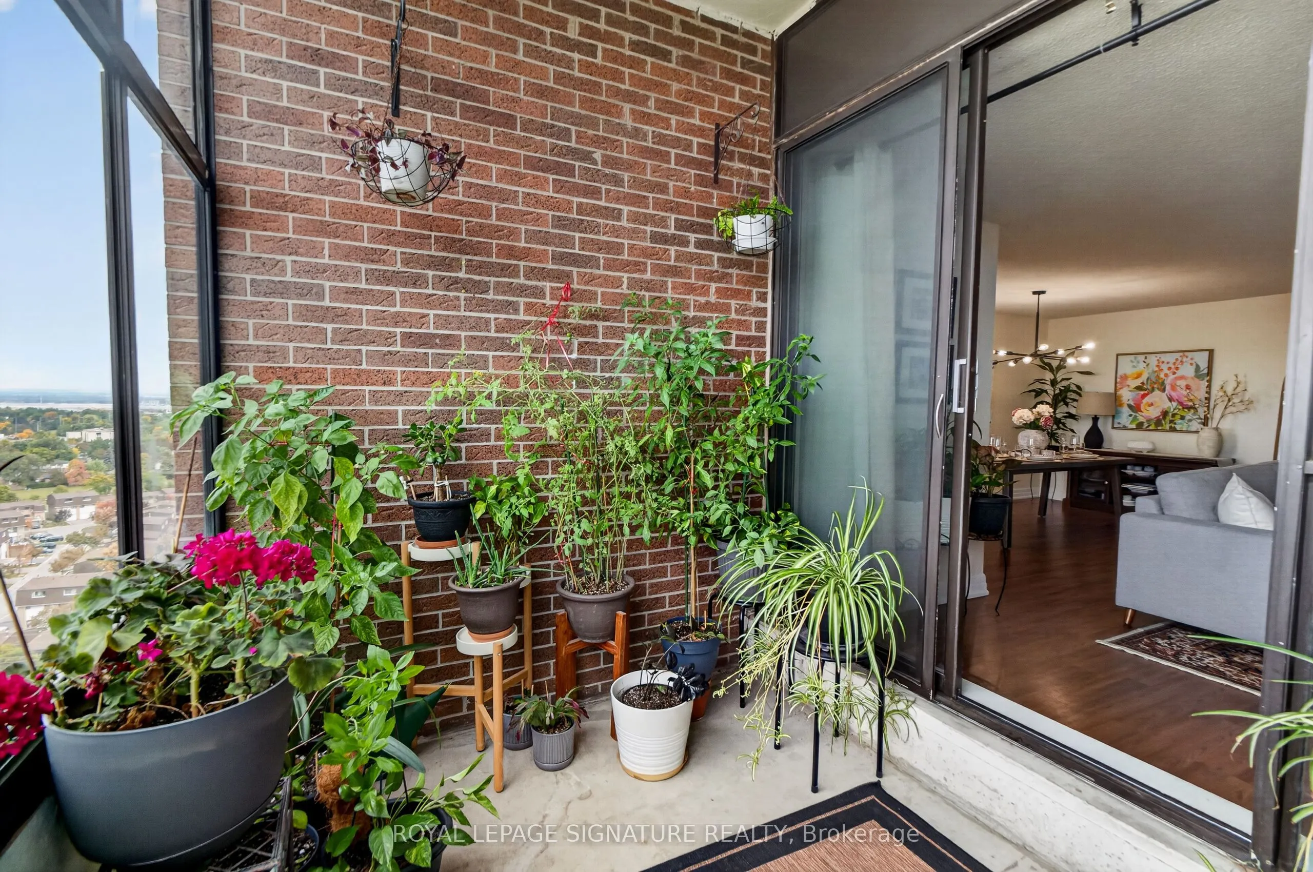 25 Kensington Road #1908