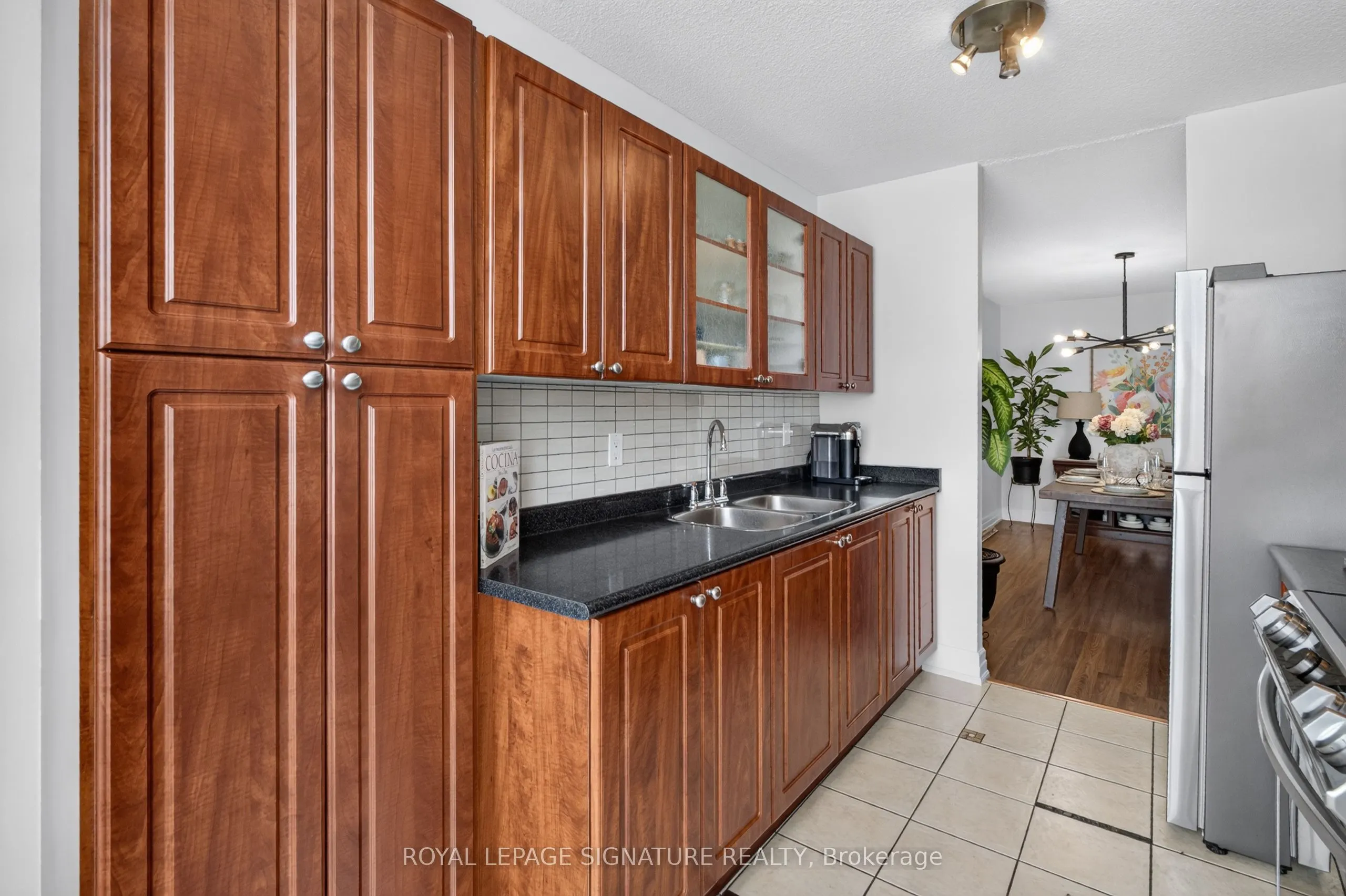 25 Kensington Road #1908