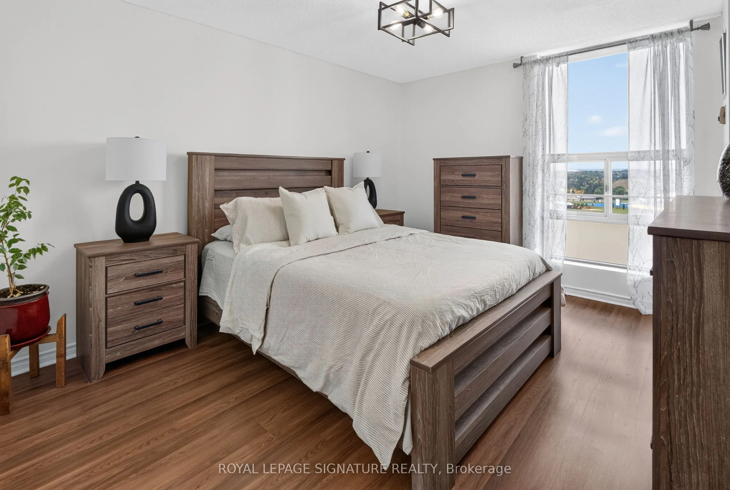 25 Kensington Road #1908