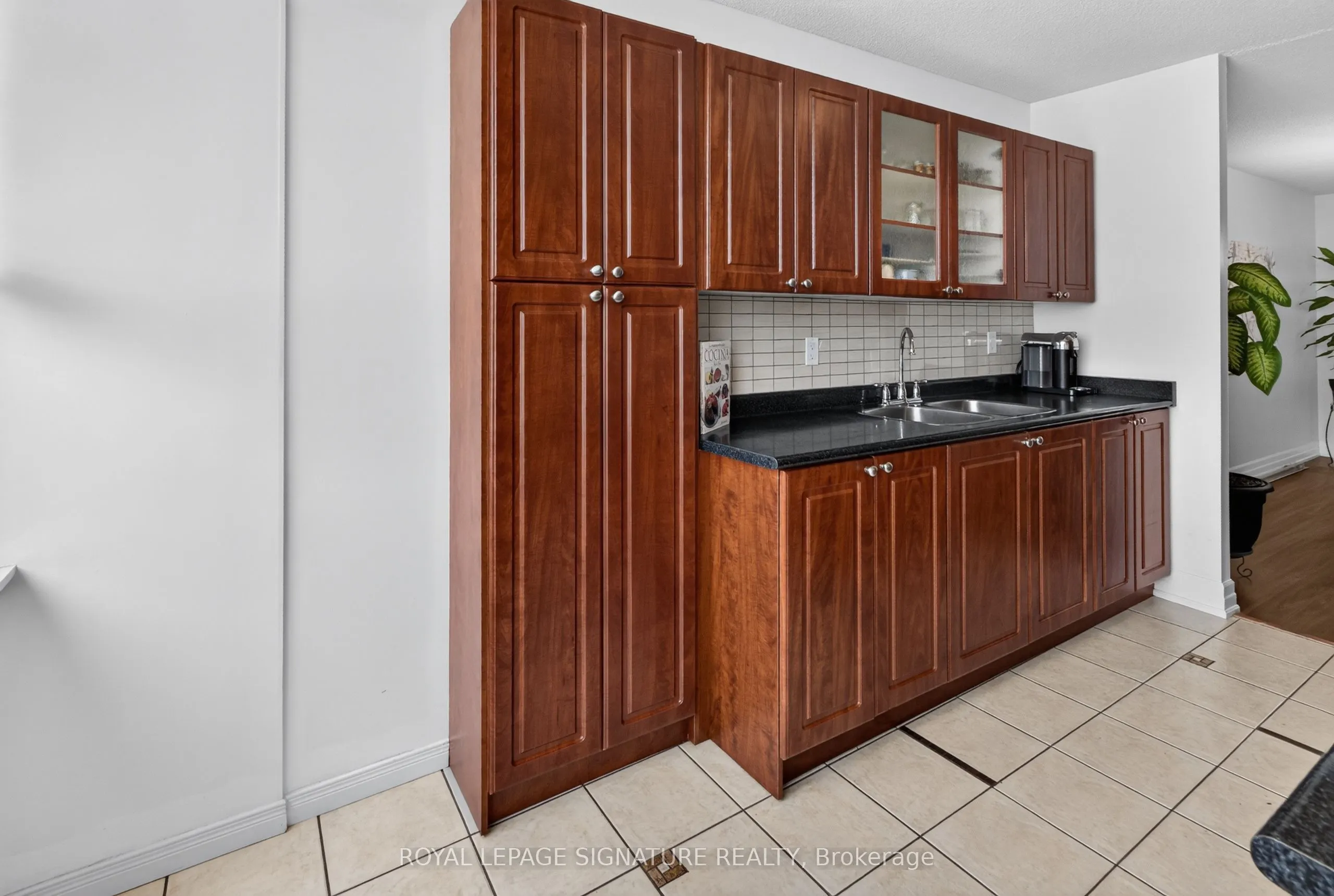 25 Kensington Road #1908