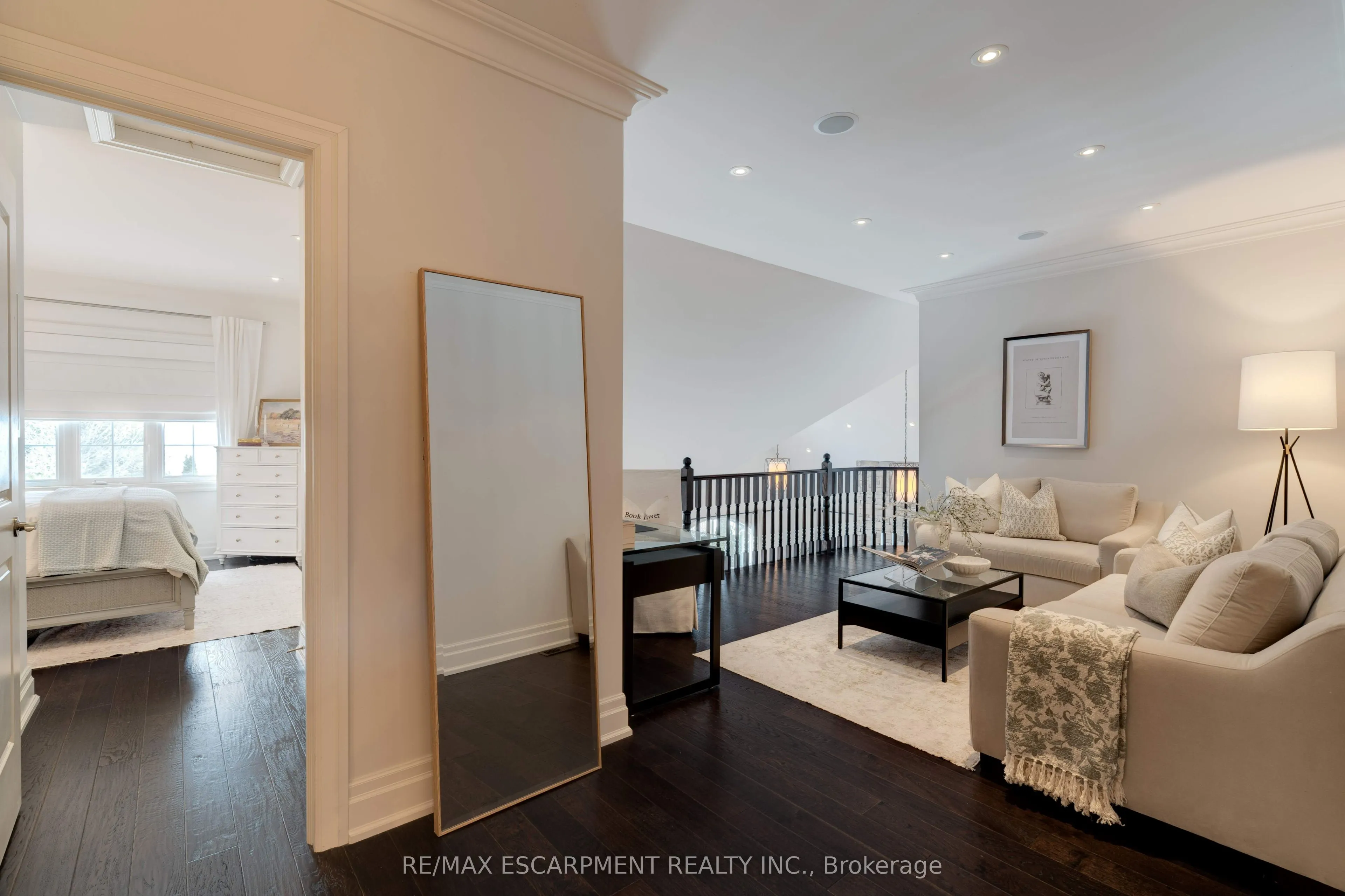 4 Holdroyd Court