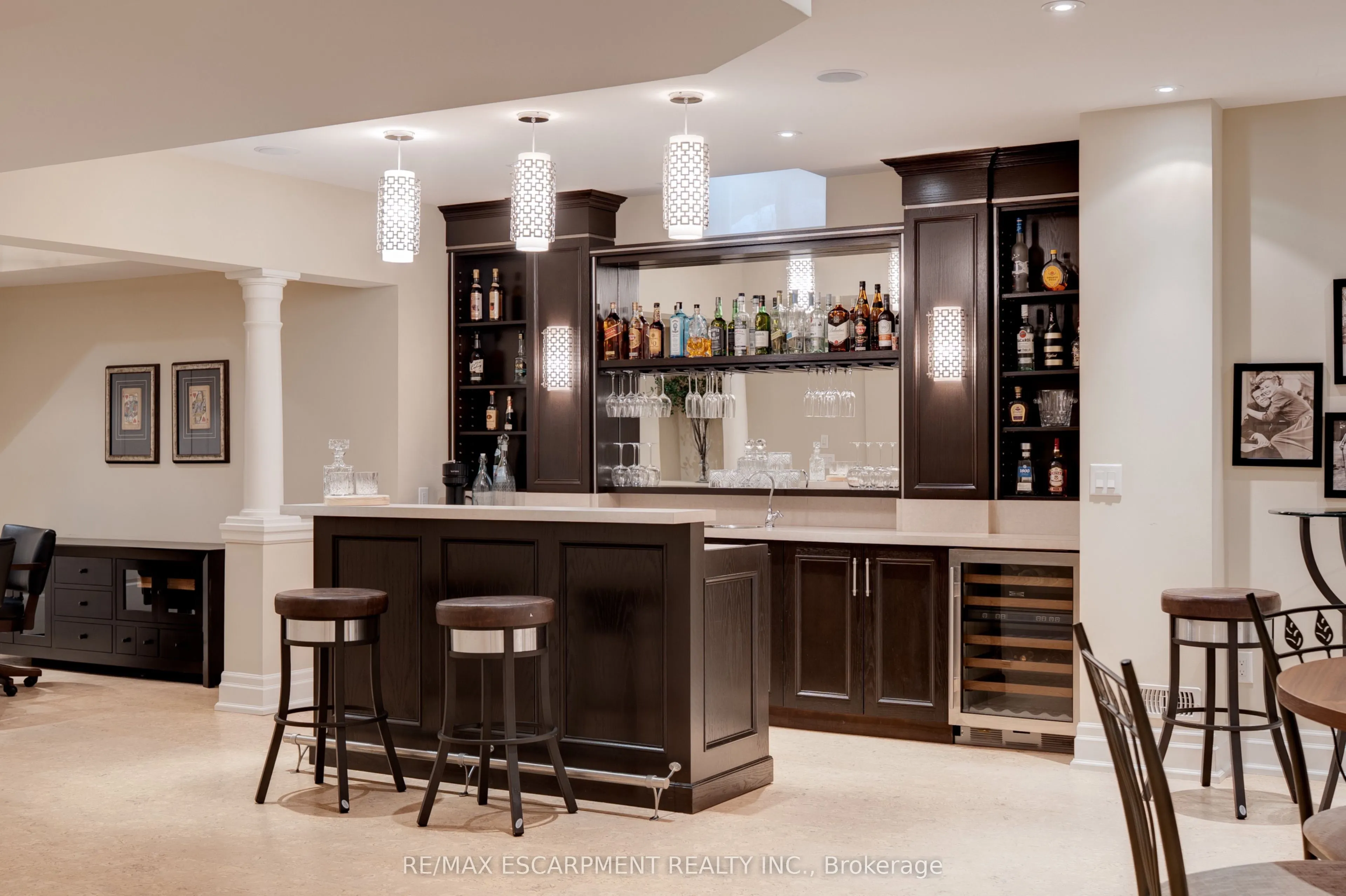 4 Holdroyd Court
