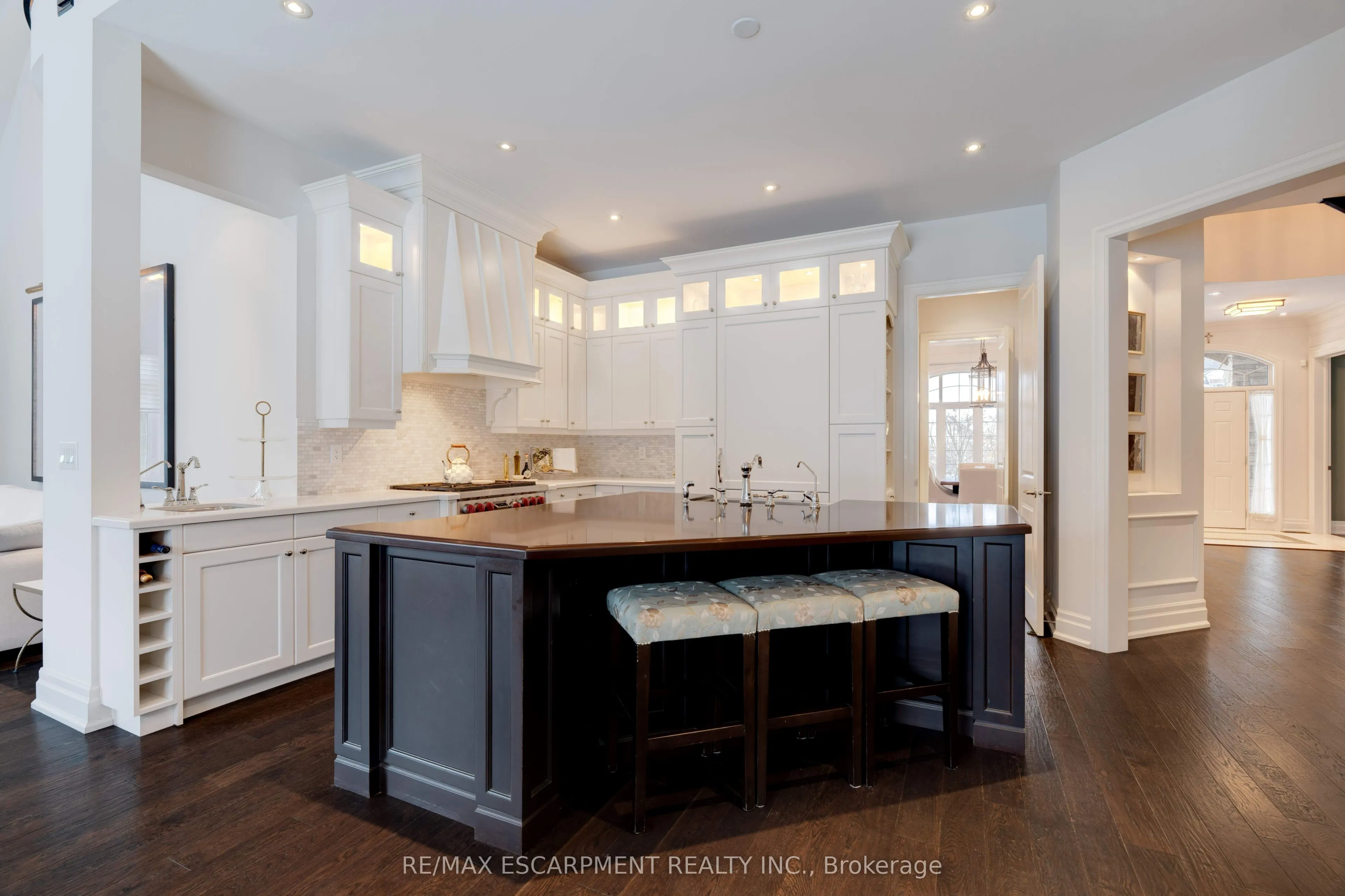 4 Holdroyd Court