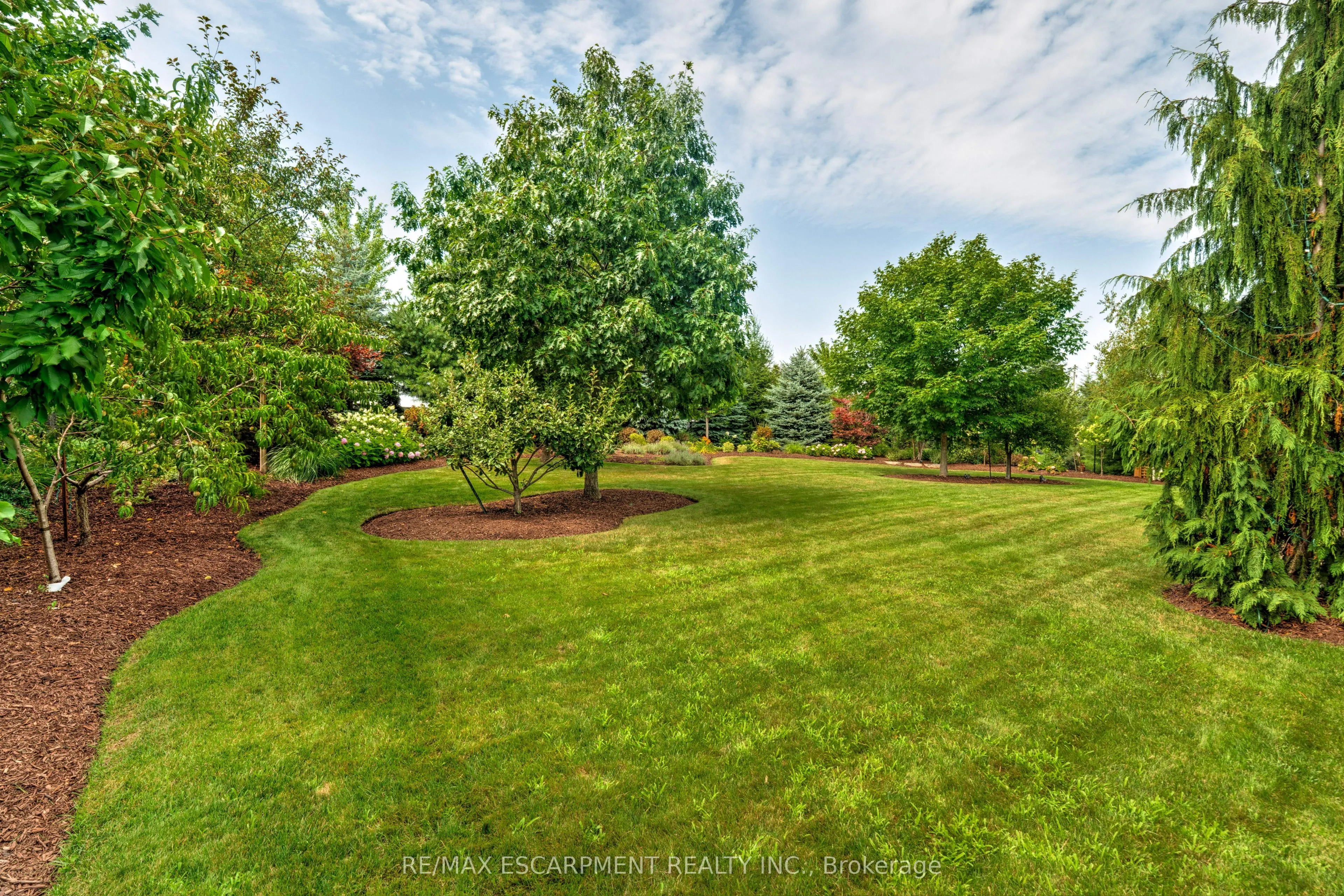 4 Holdroyd Court
