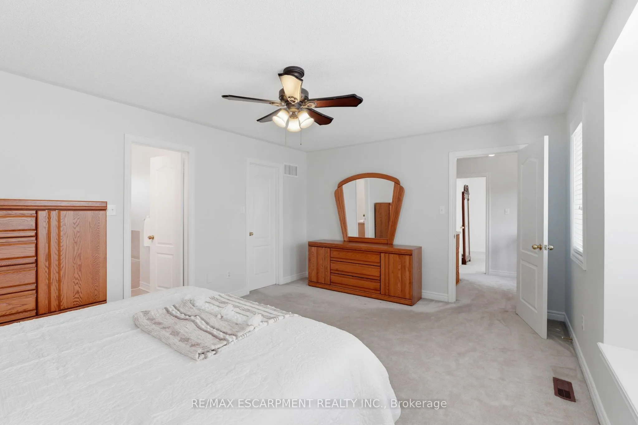 2241 GLAZEBROOK Circle