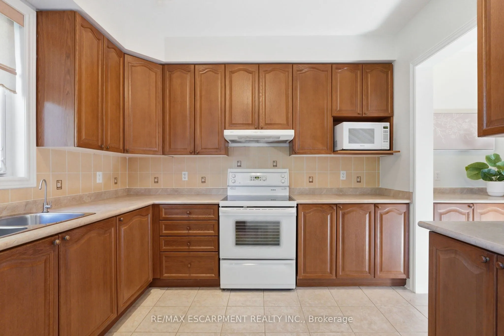 2241 GLAZEBROOK Circle